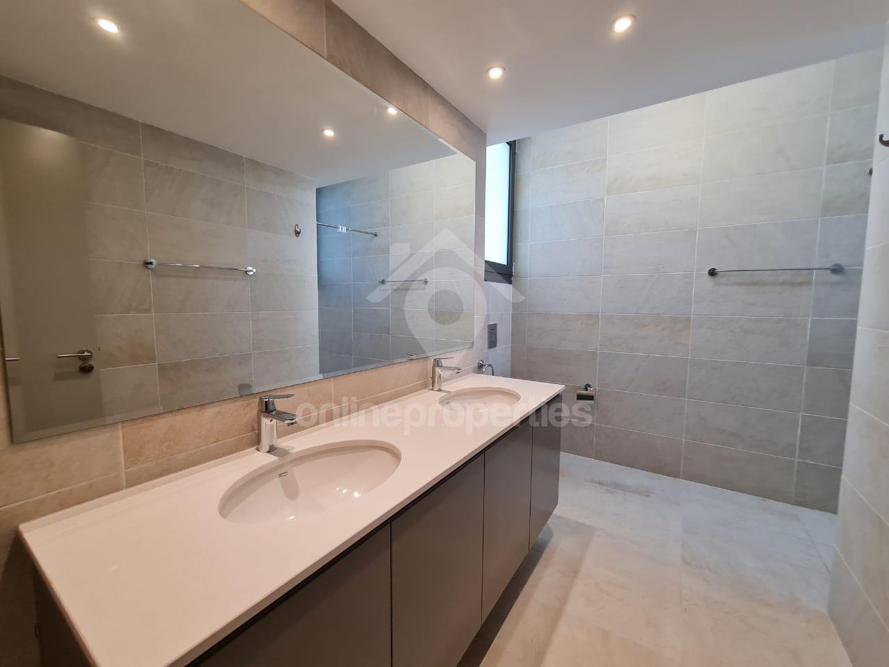 To change image, hover mouse over thumbnails below