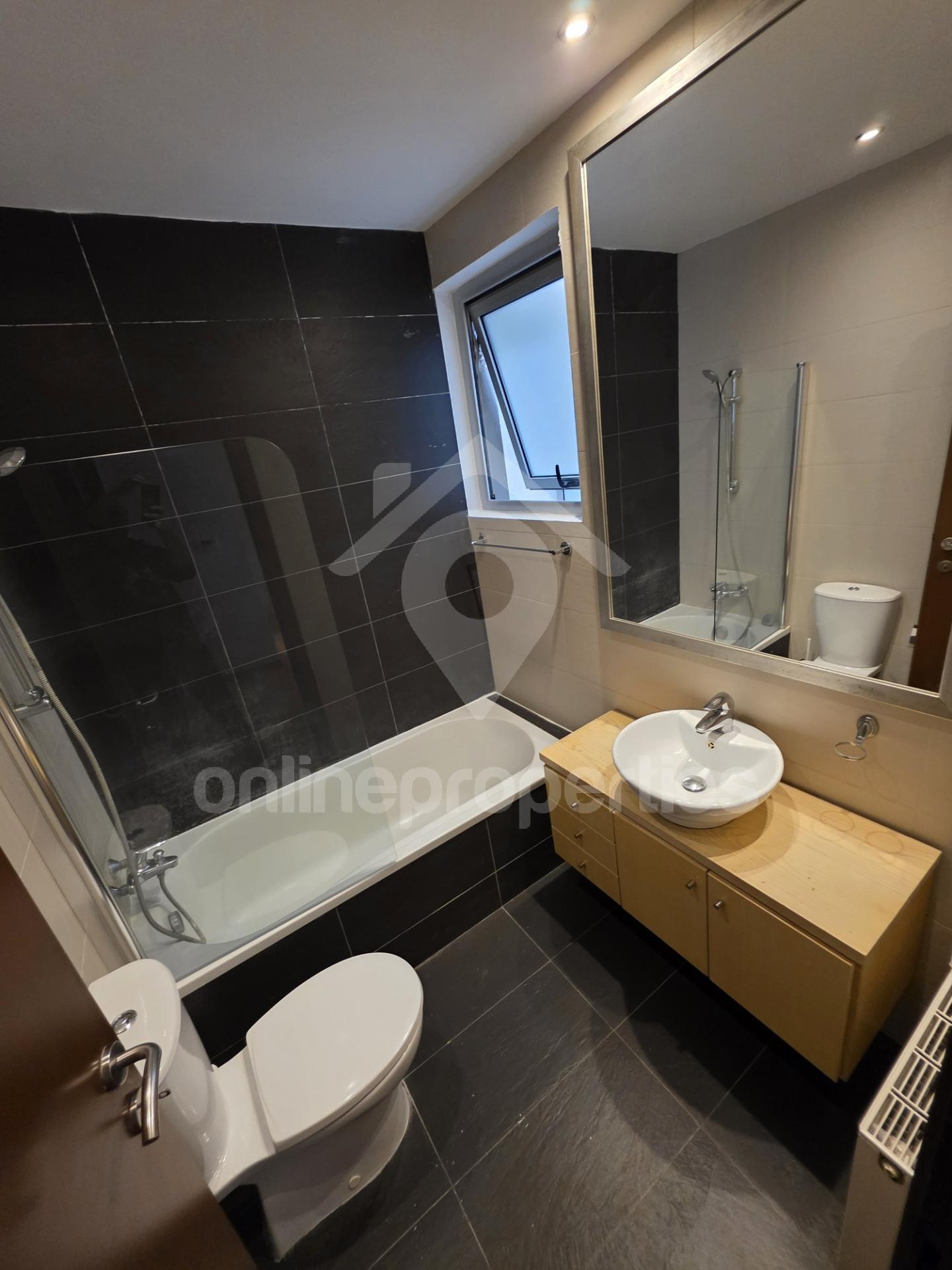 To change image, hover mouse over thumbnails below