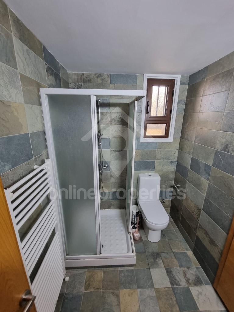 To change image, hover mouse over thumbnails below