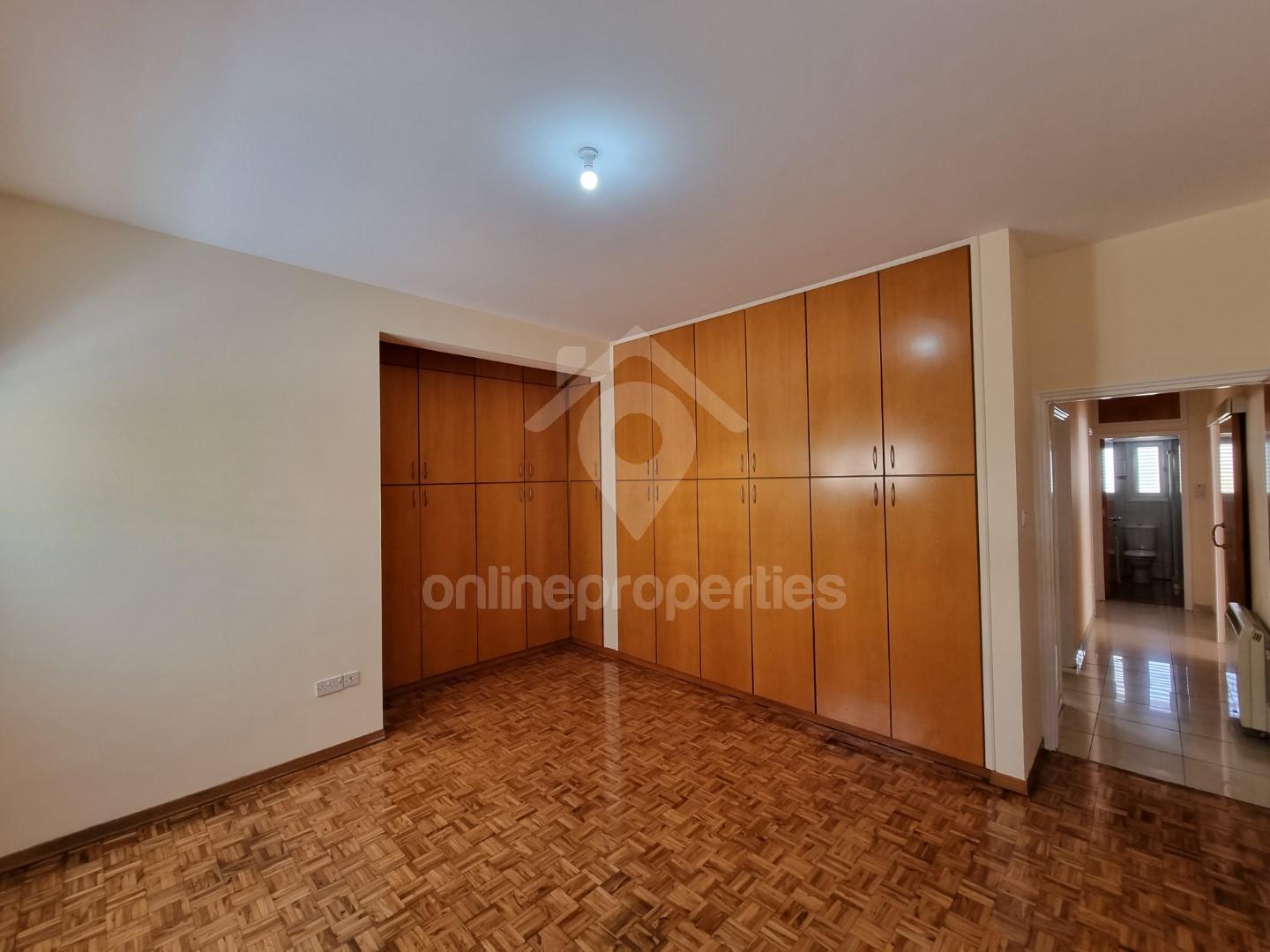 To change image, hover mouse over thumbnails below