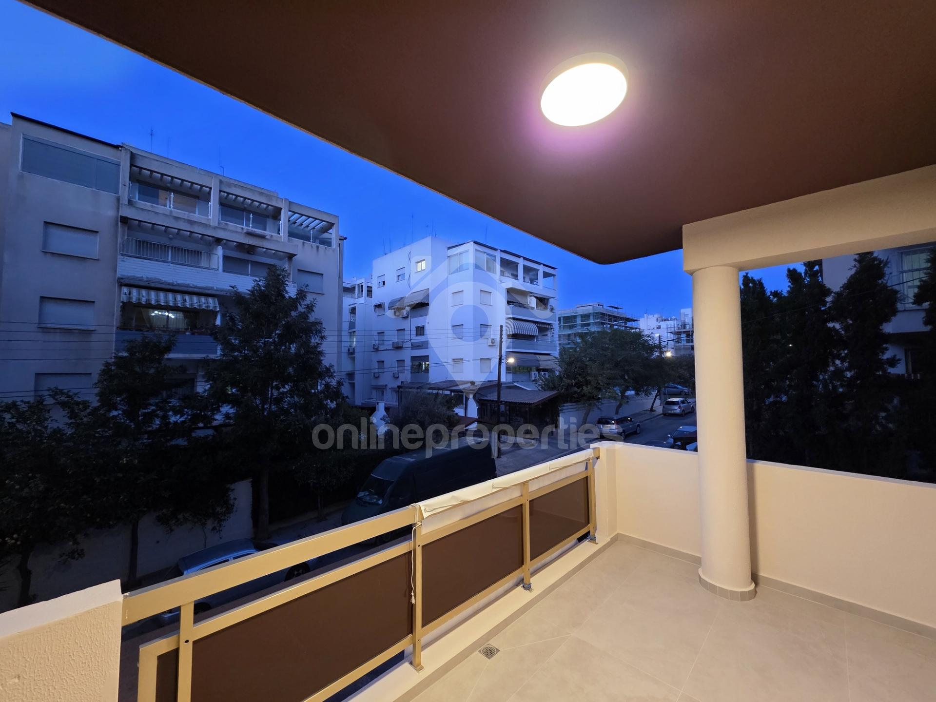 To change image, hover mouse over thumbnails below