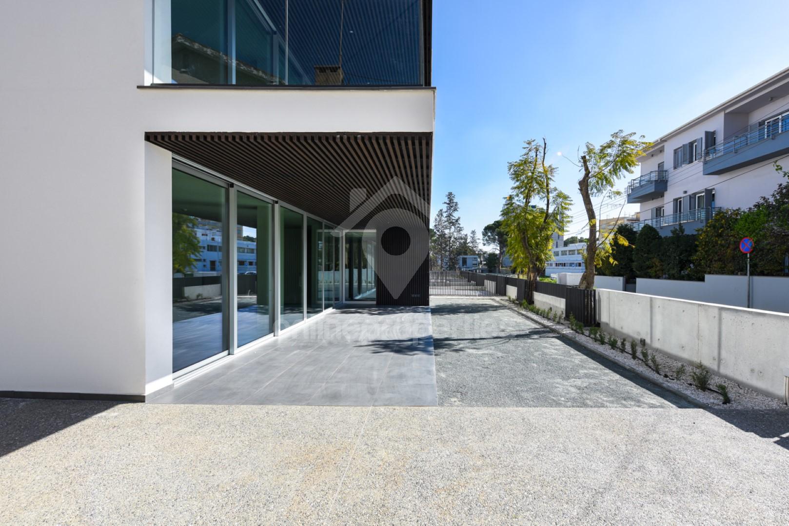 To change image, hover mouse over thumbnails below