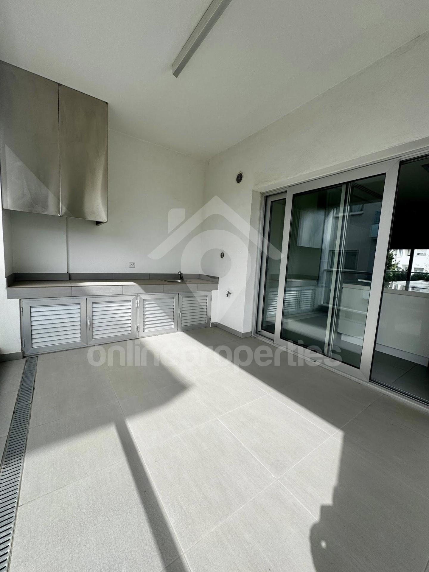 To change image, hover mouse over thumbnails below