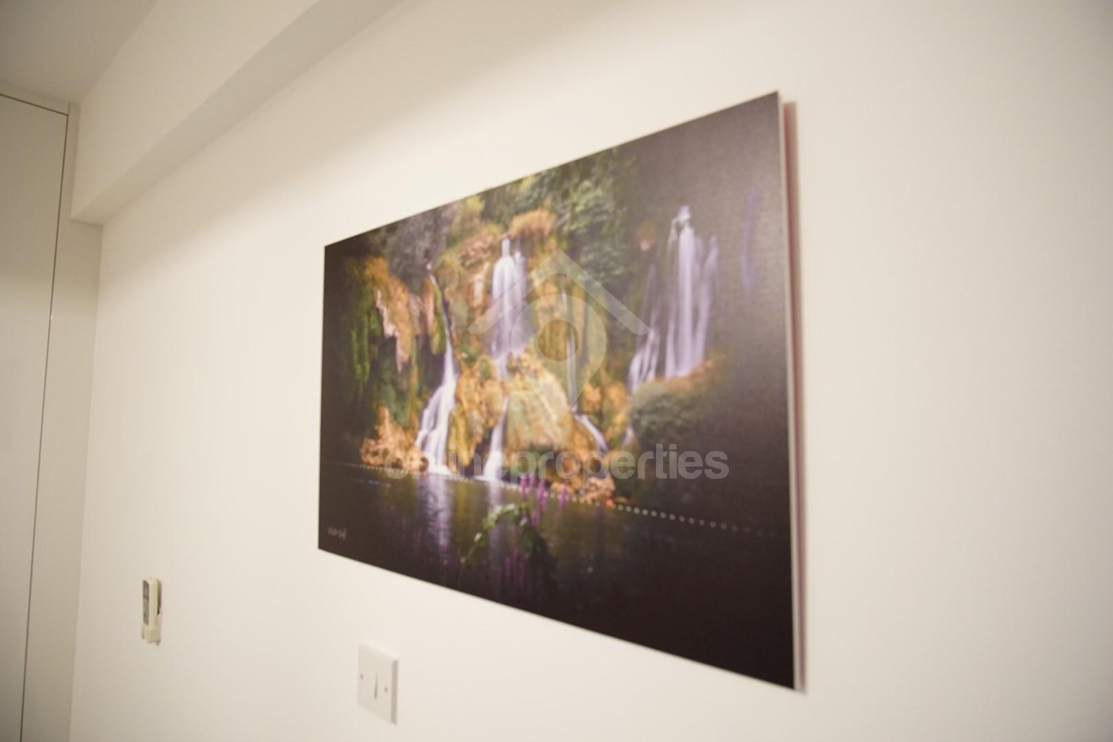 To change image, hover mouse over thumbnails below