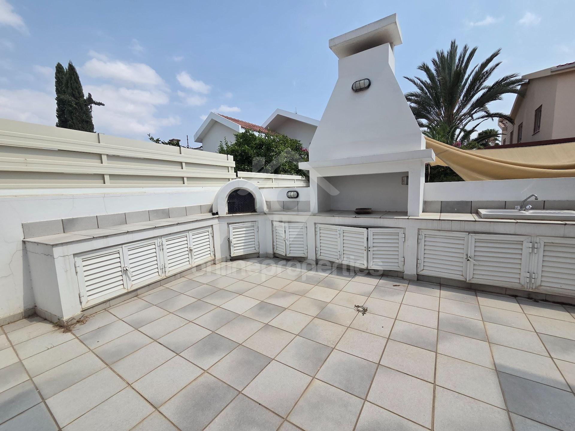 To change image, hover mouse over thumbnails below