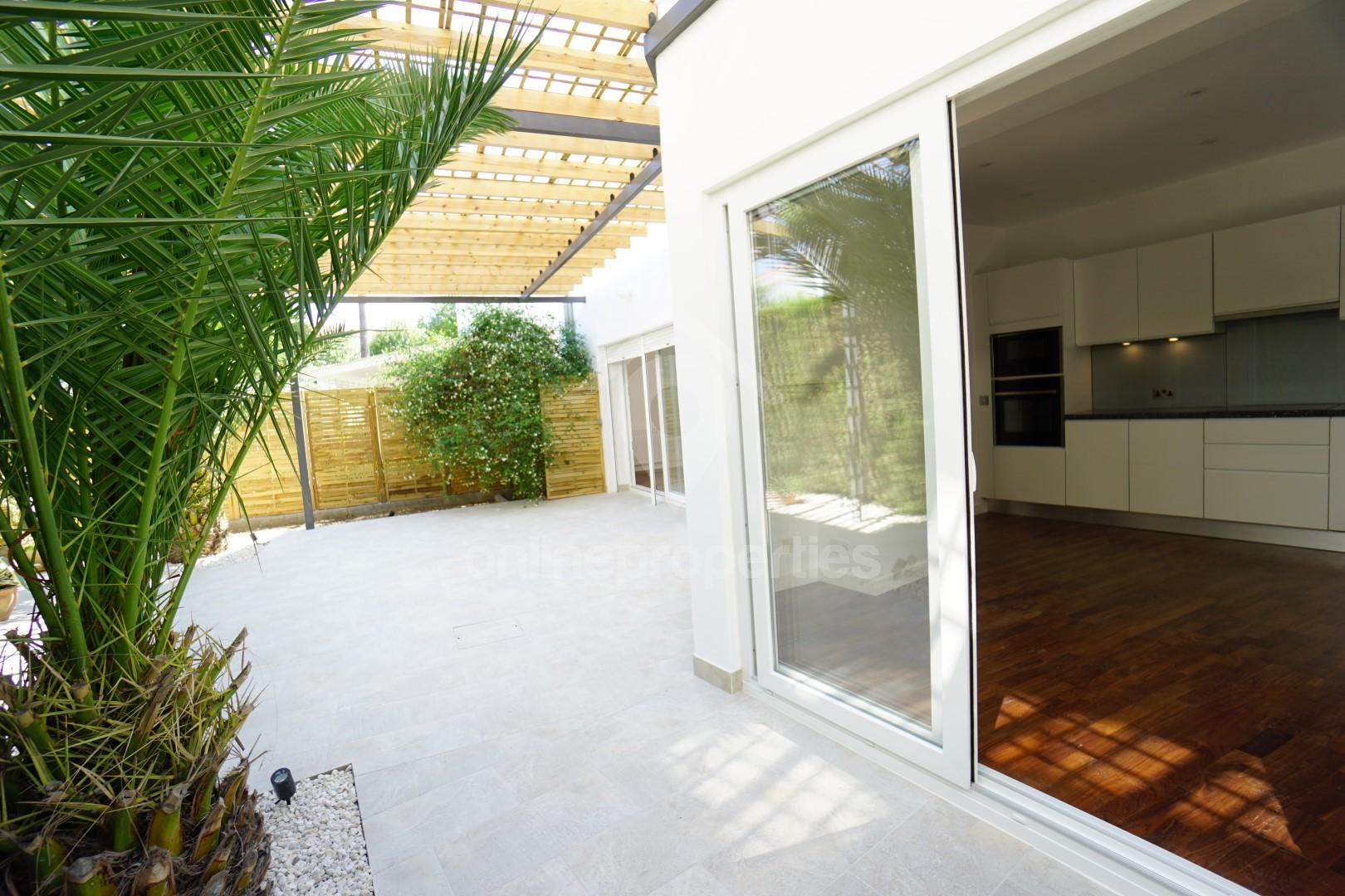 To change image, hover mouse over thumbnails below