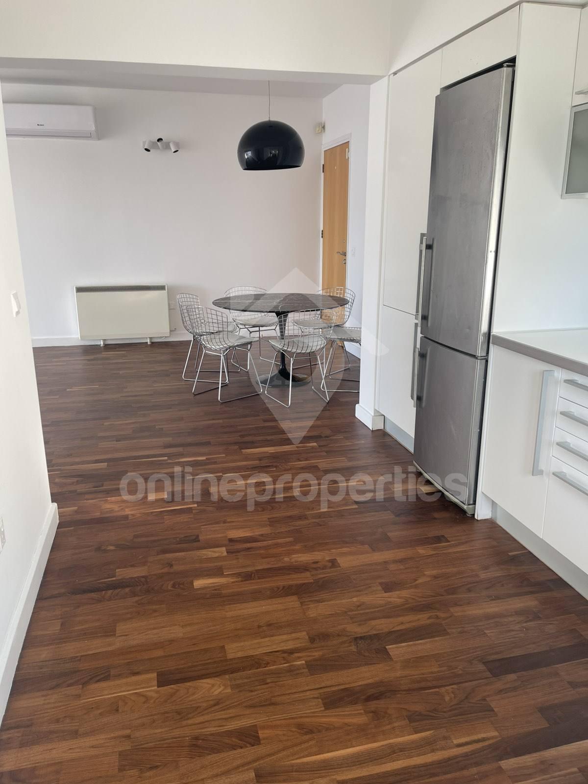 To change image, hover mouse over thumbnails below