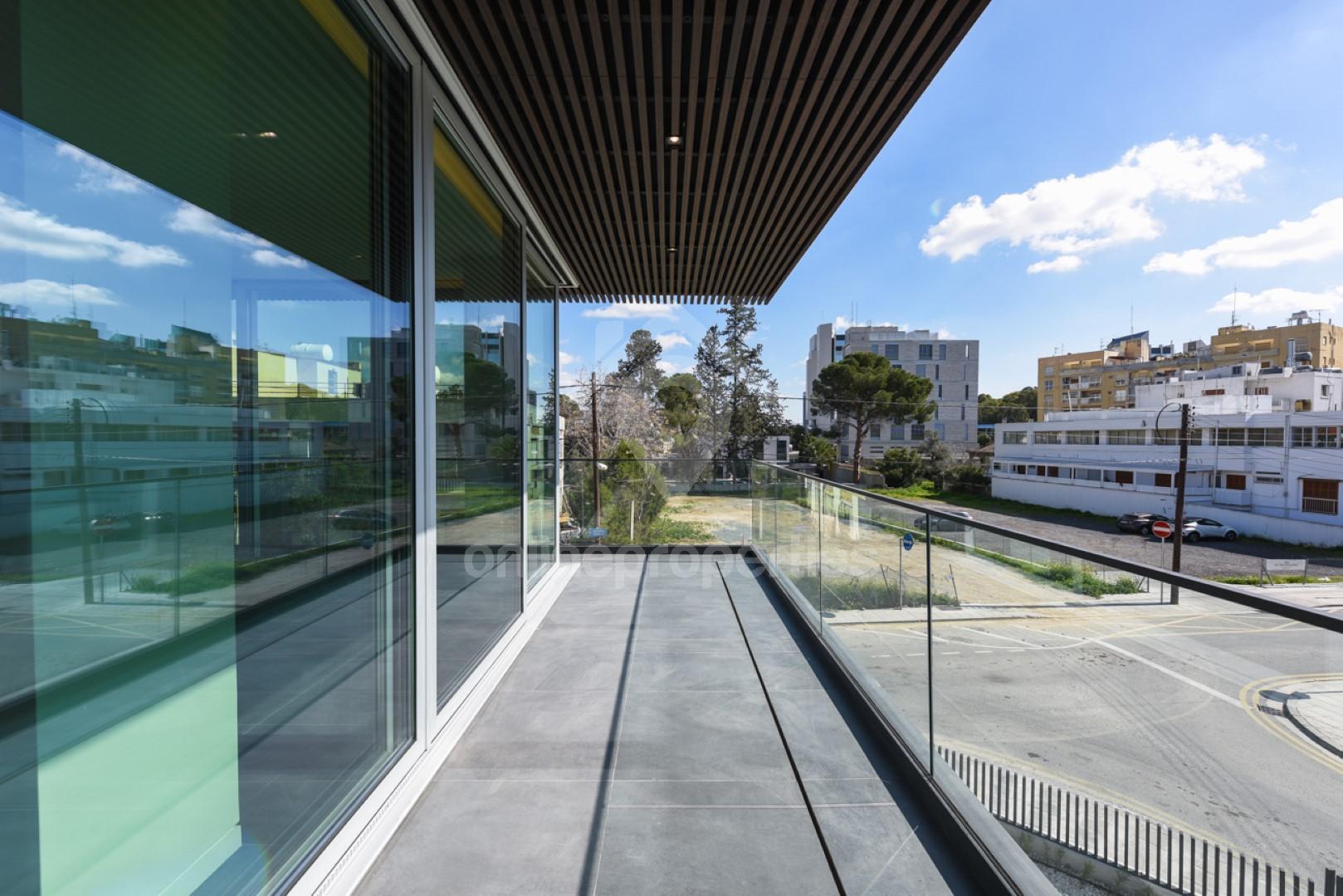 To change image, hover mouse over thumbnails below