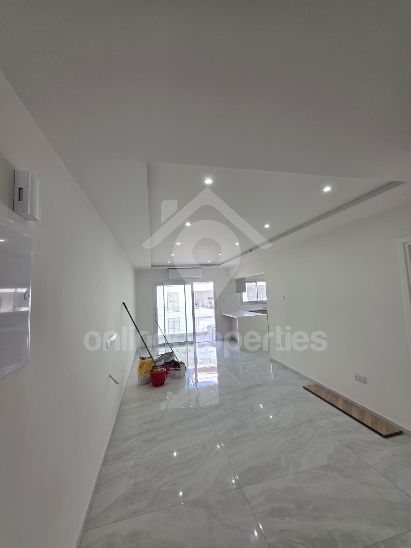 To change image, hover mouse over thumbnails below