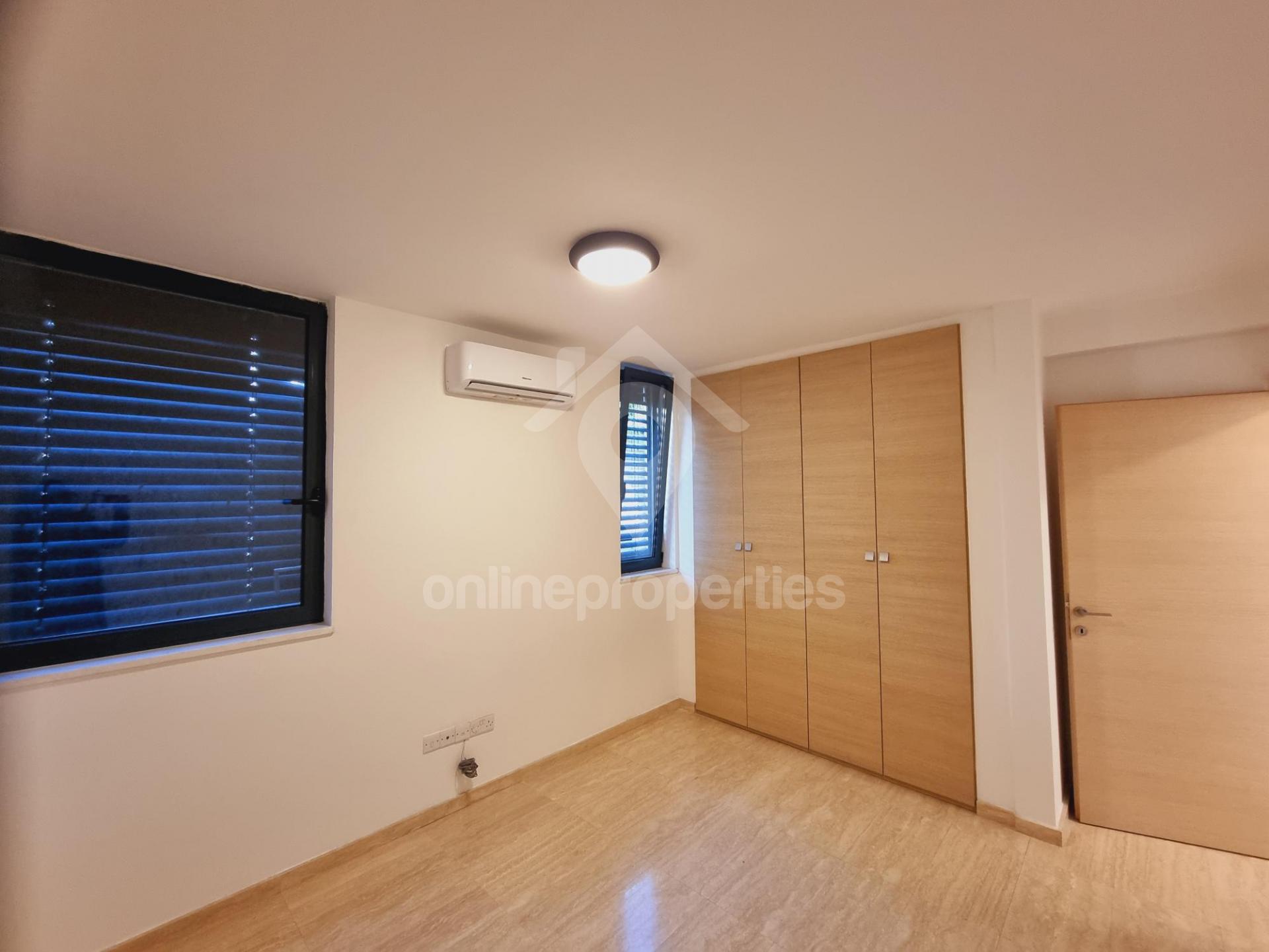 To change image, hover mouse over thumbnails below