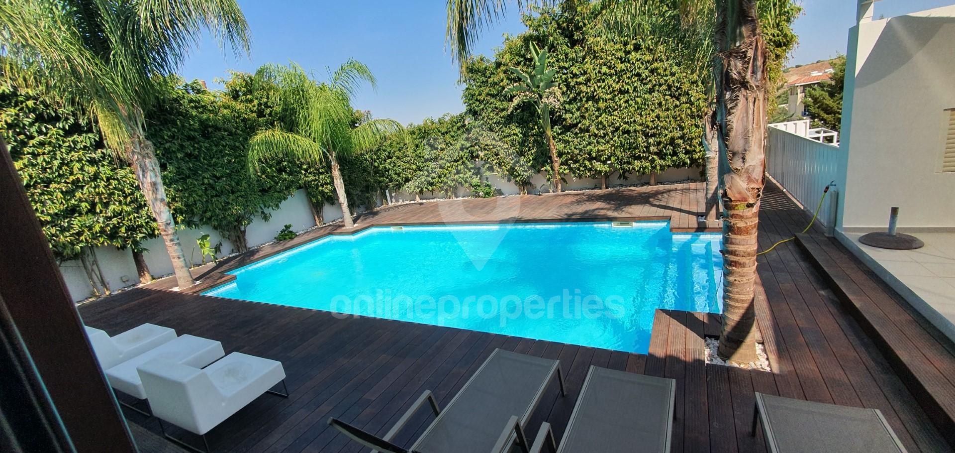 To change image, hover mouse over thumbnails below