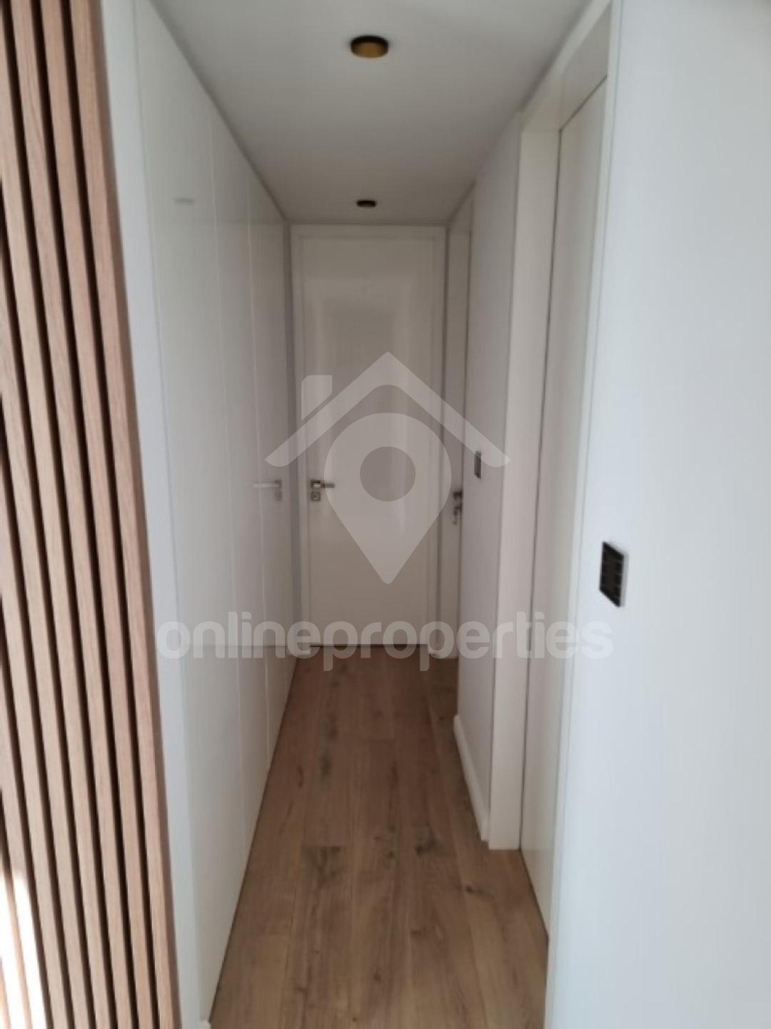 To change image, hover mouse over thumbnails below