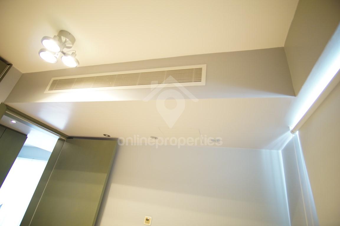 To change image, hover mouse over thumbnails below