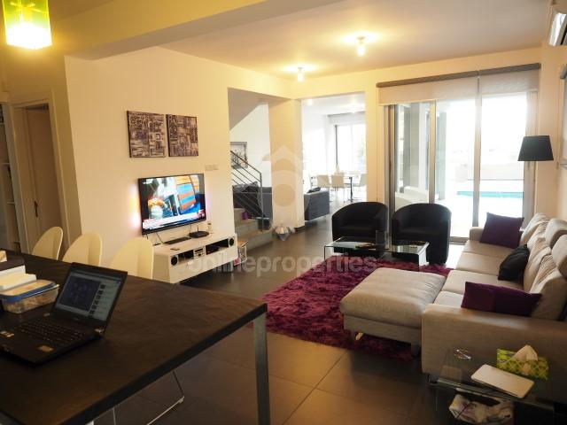 To change image, hover mouse over thumbnails below