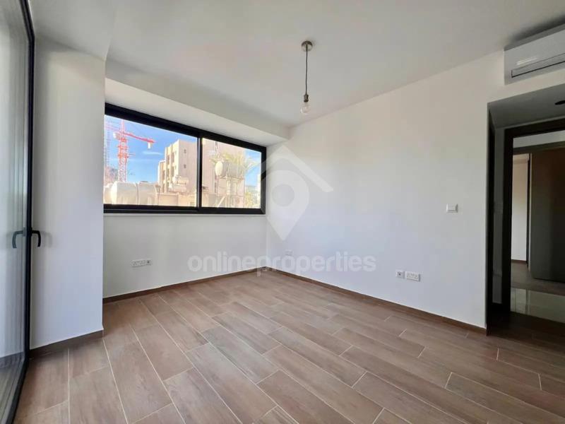 To change image, hover mouse over thumbnails below