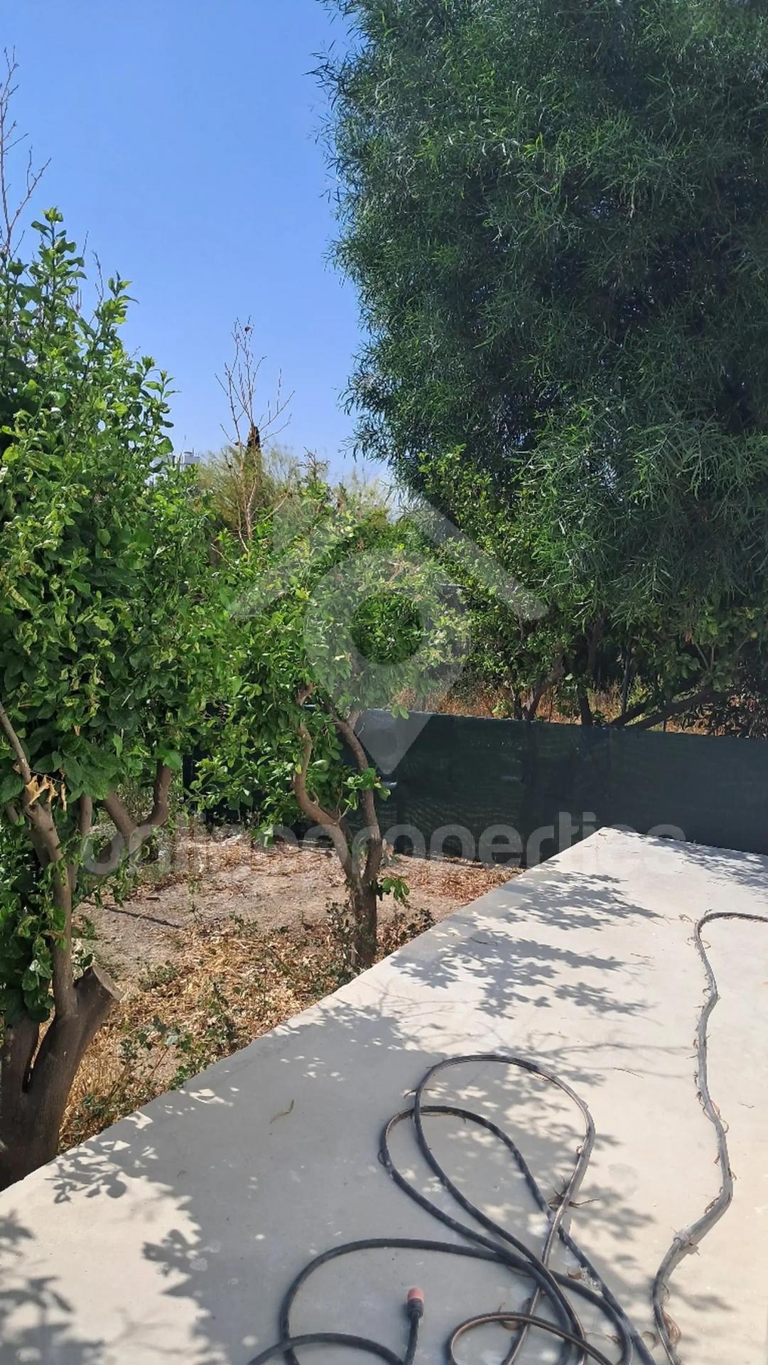 To change image, hover mouse over thumbnails below