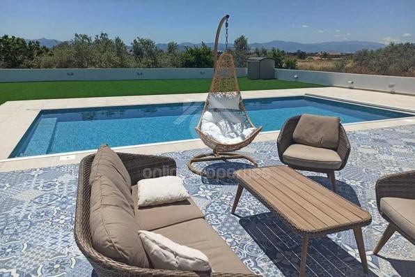 To change image, hover mouse over thumbnails below