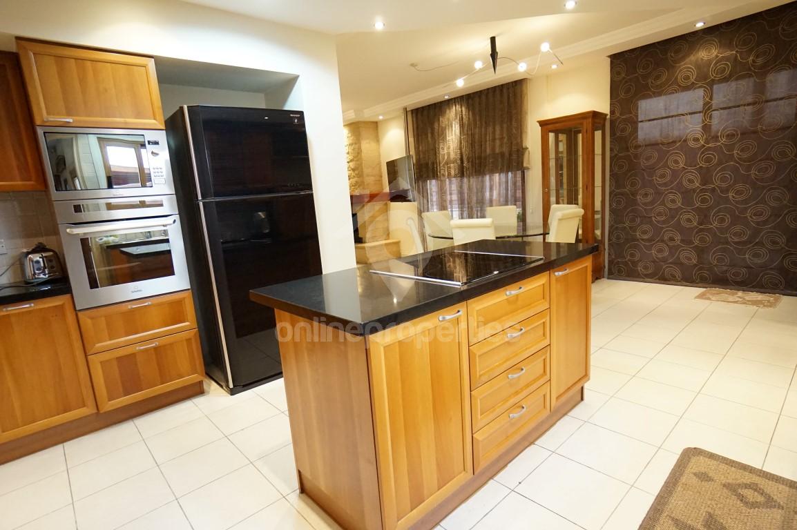 To change image, hover mouse over thumbnails below