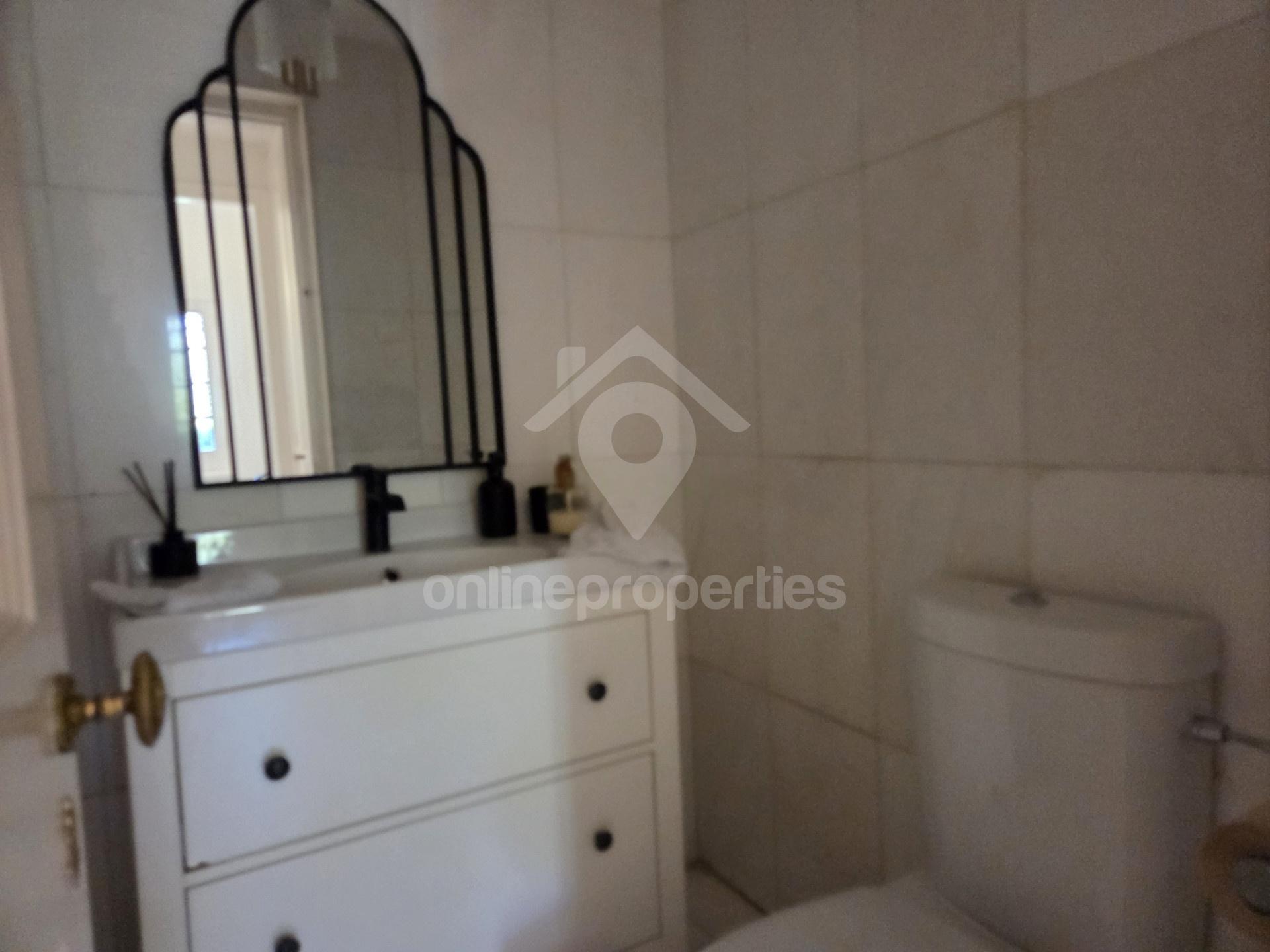 To change image, hover mouse over thumbnails below