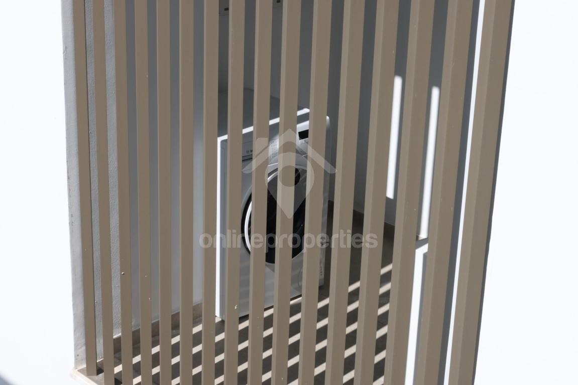 To change image, hover mouse over thumbnails below