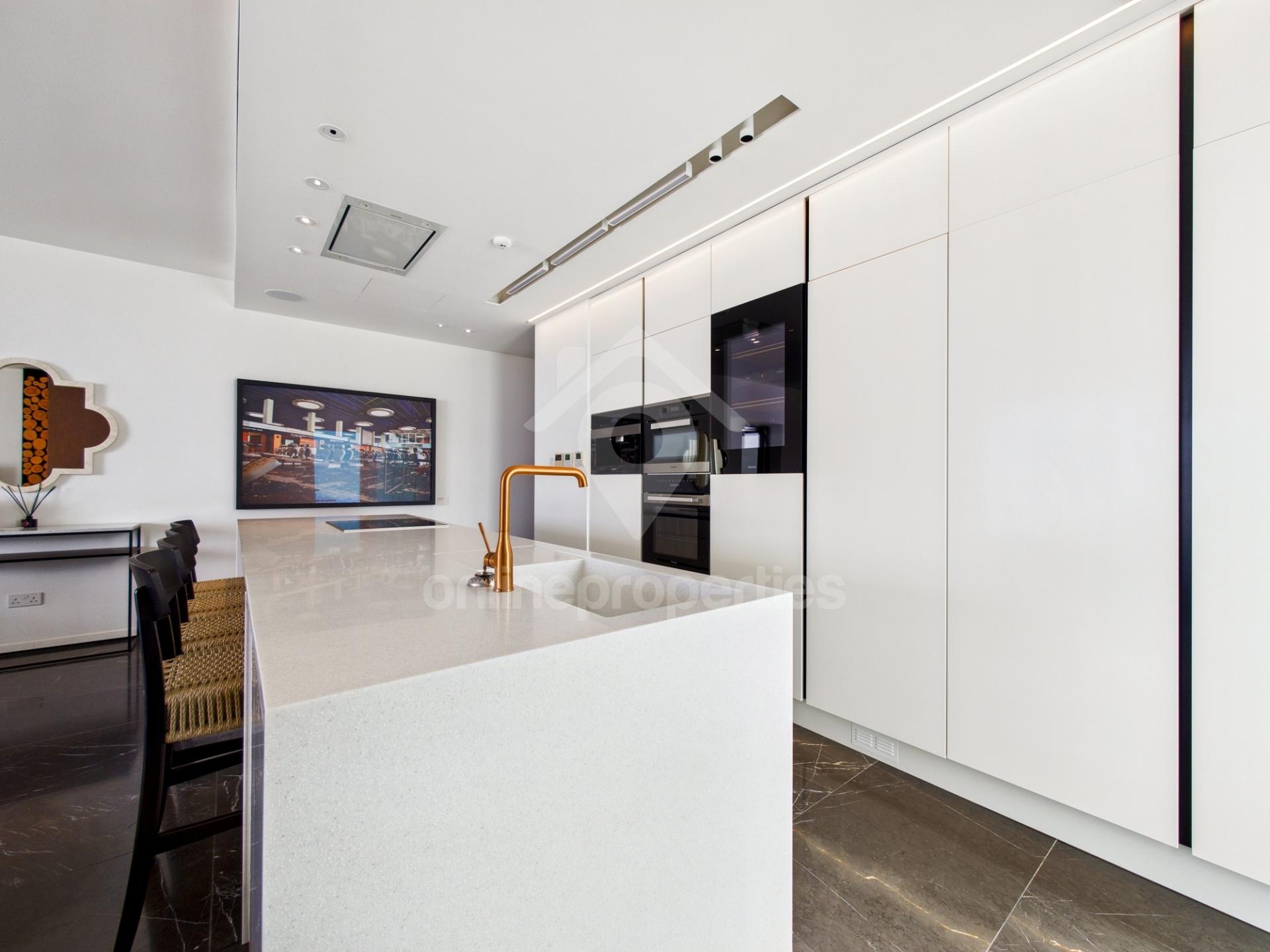 To change image, hover mouse over thumbnails below