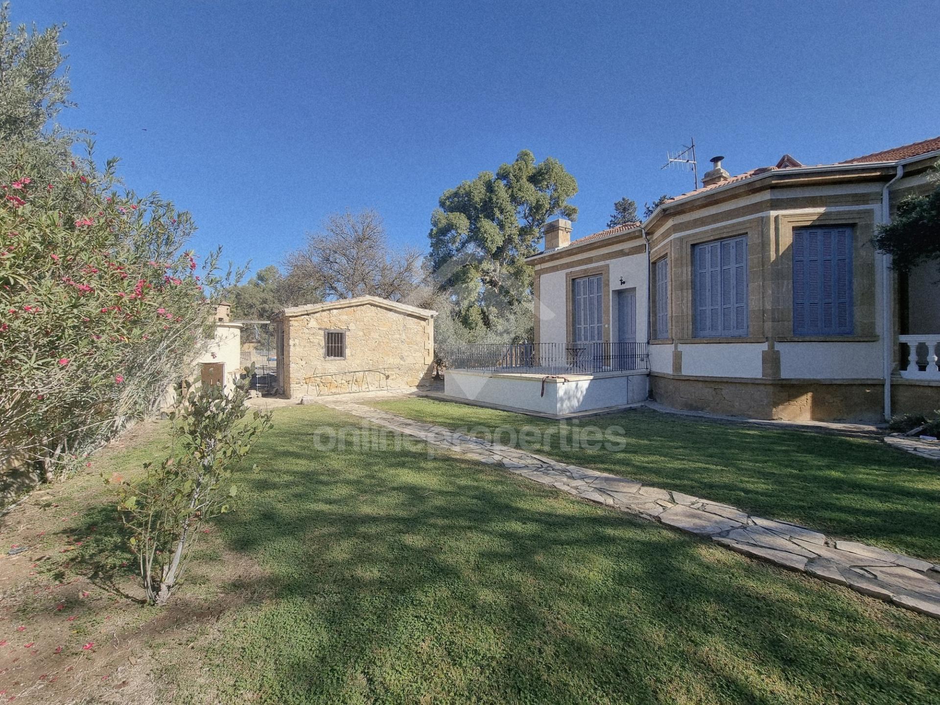 To change image, hover mouse over thumbnails below