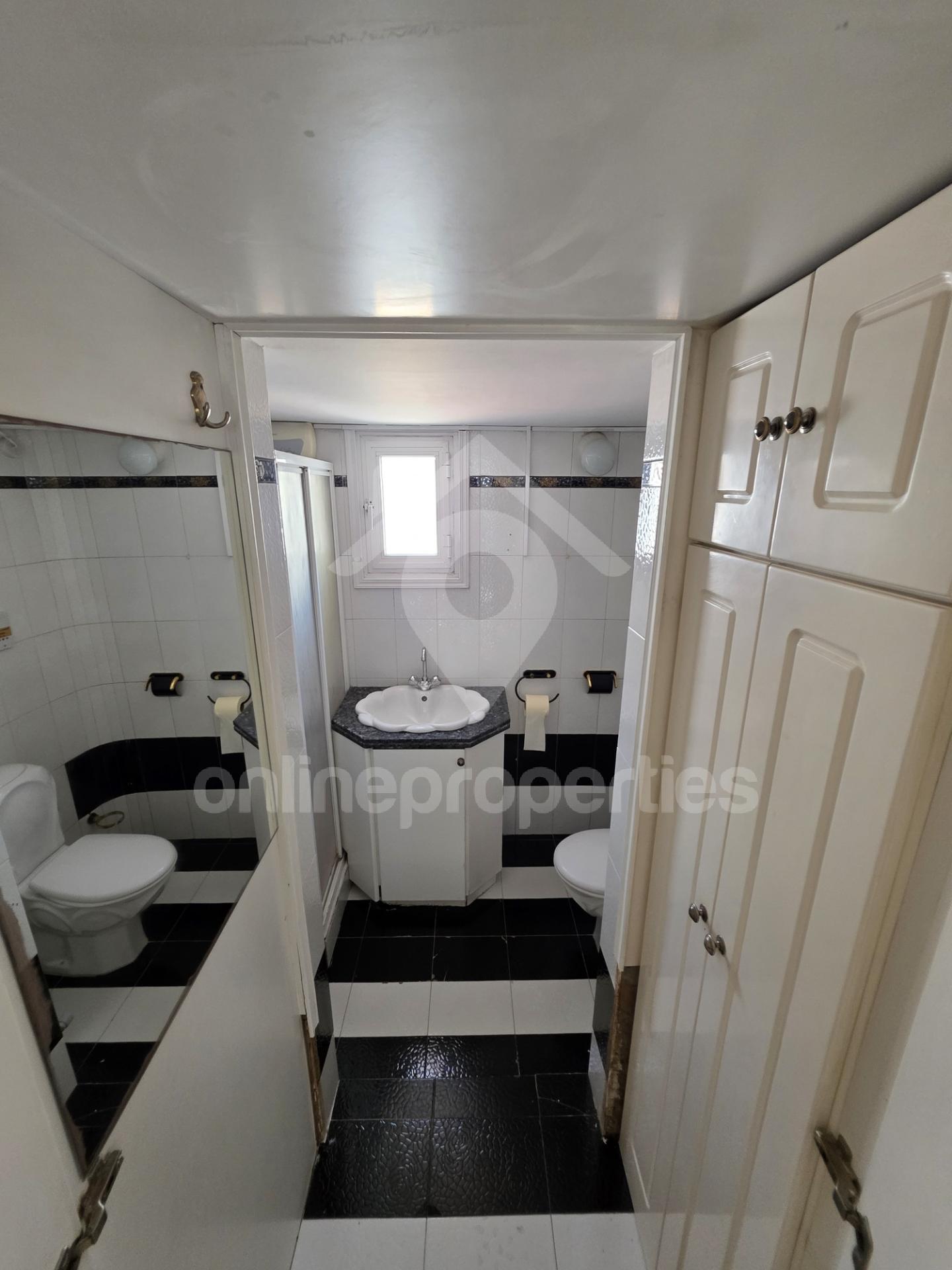 To change image, hover mouse over thumbnails below