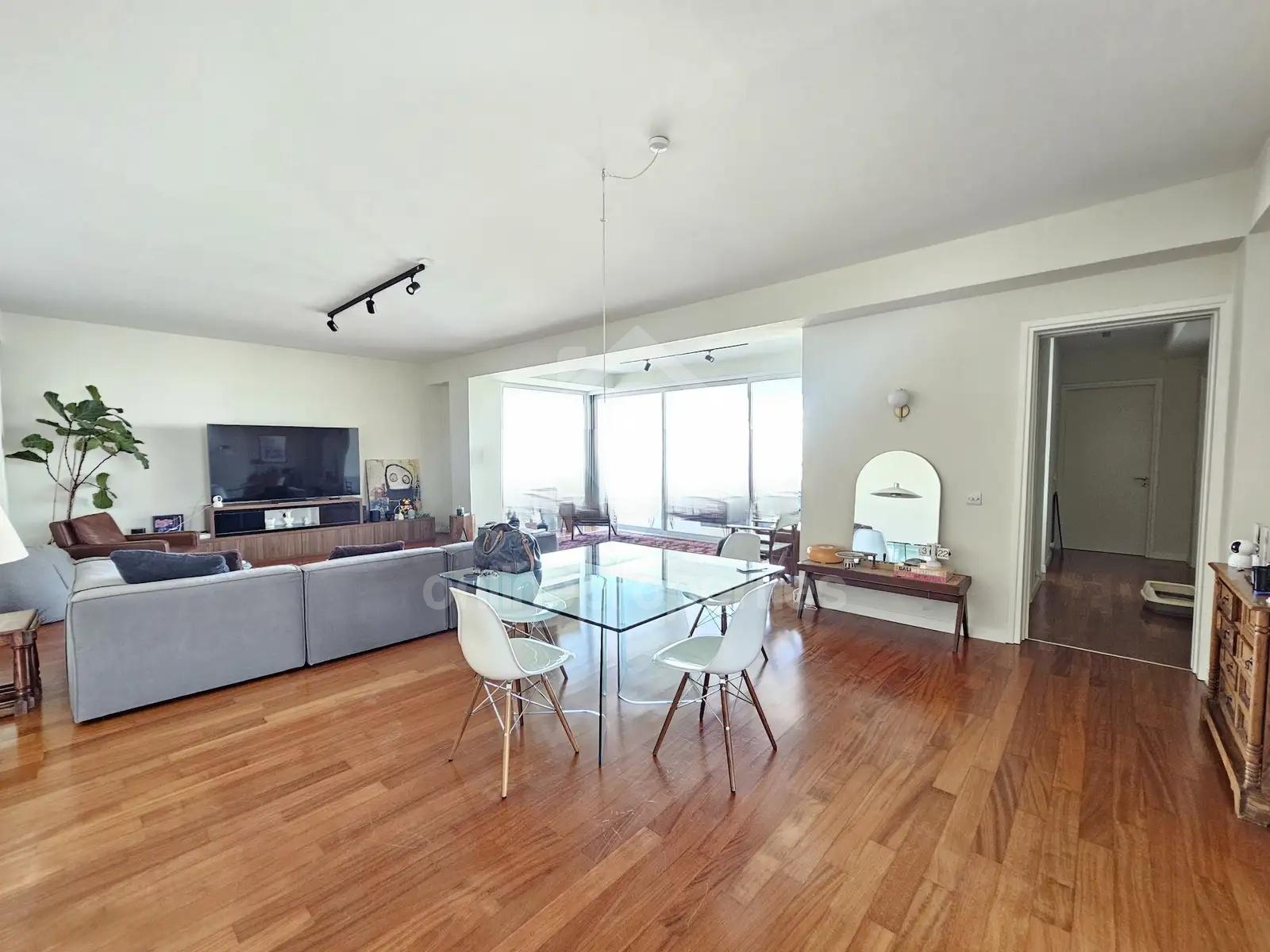 To change image, hover mouse over thumbnails below