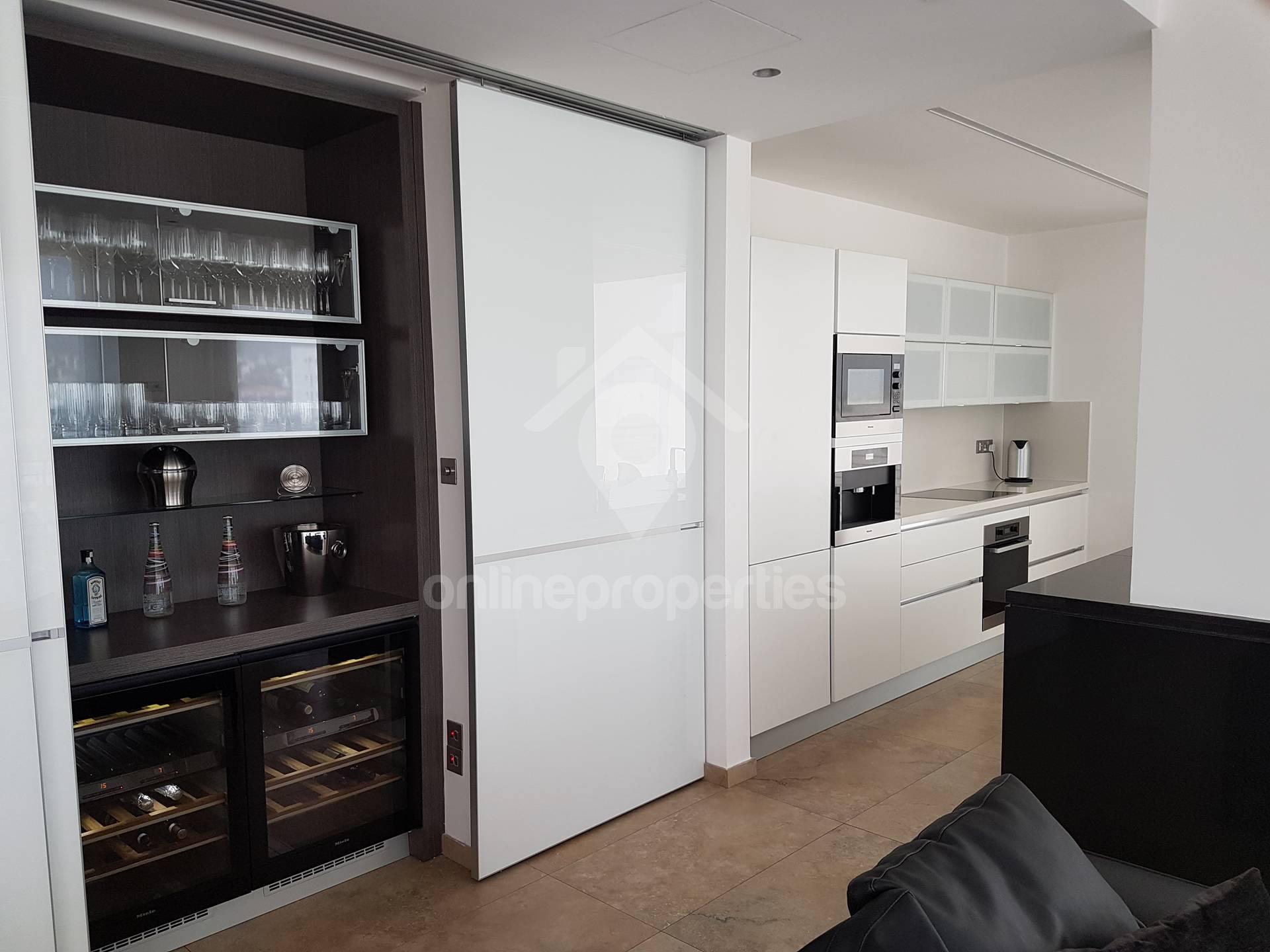 To change image, hover mouse over thumbnails below