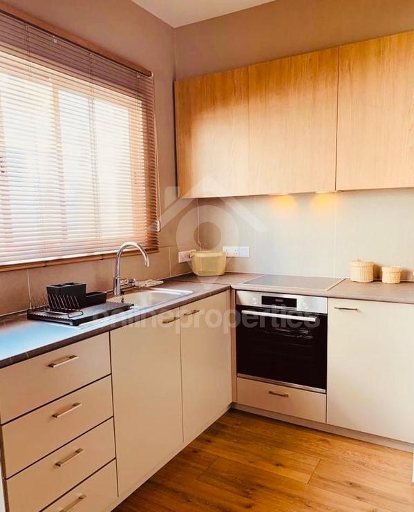 To change image, hover mouse over thumbnails below