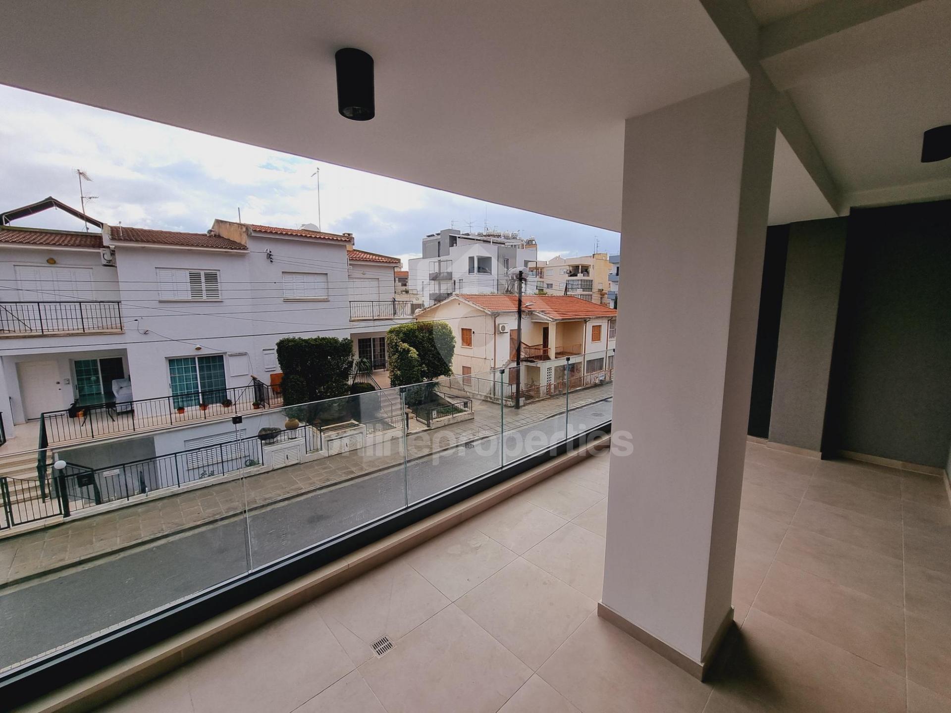 To change image, hover mouse over thumbnails below