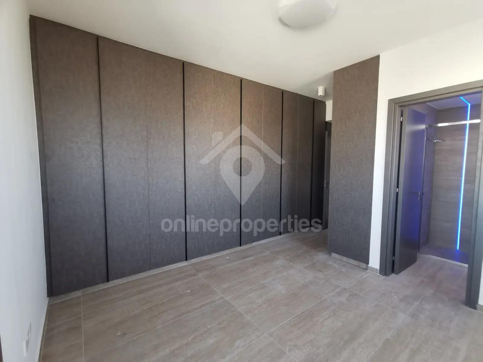 To change image, hover mouse over thumbnails below