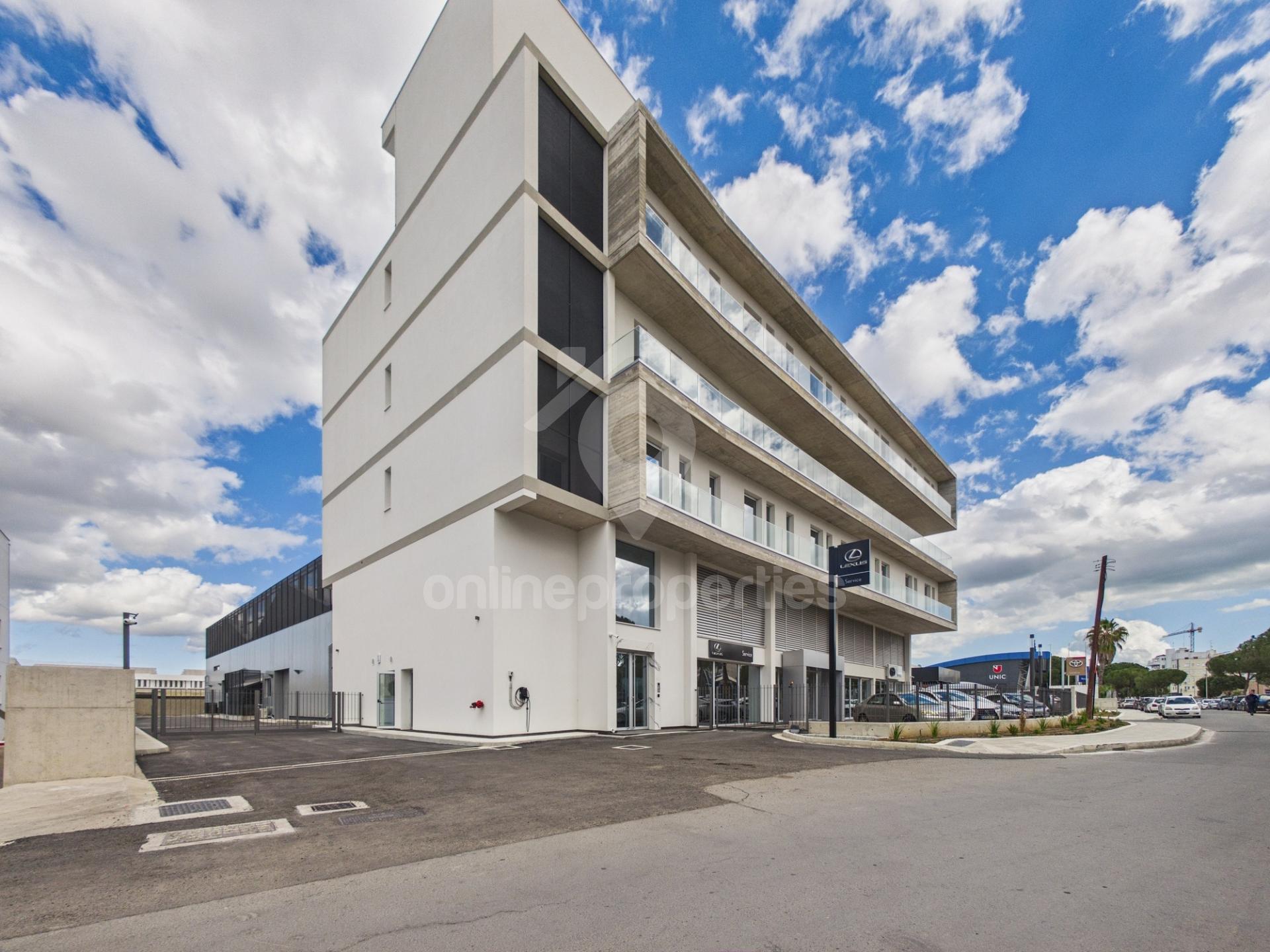 To change image, hover mouse over thumbnails below