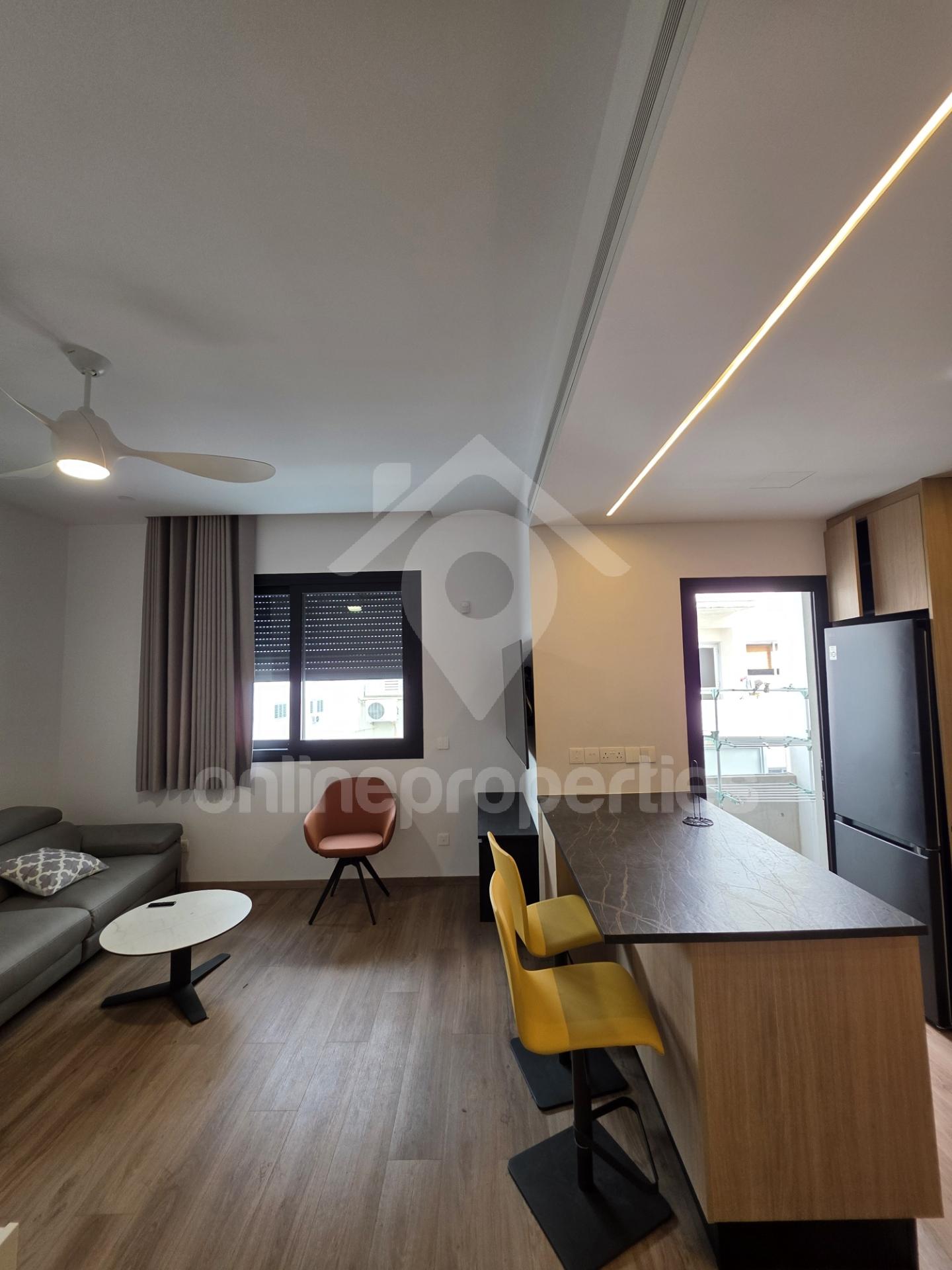 To change image, hover mouse over thumbnails below