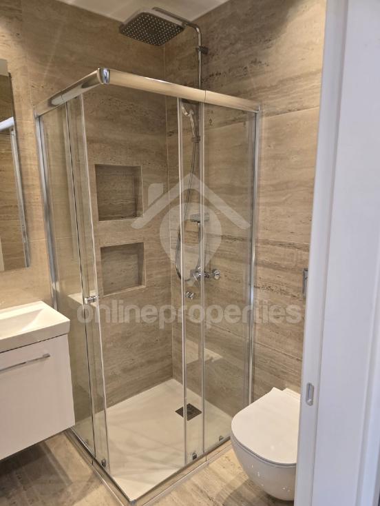 To change image, hover mouse over thumbnails below