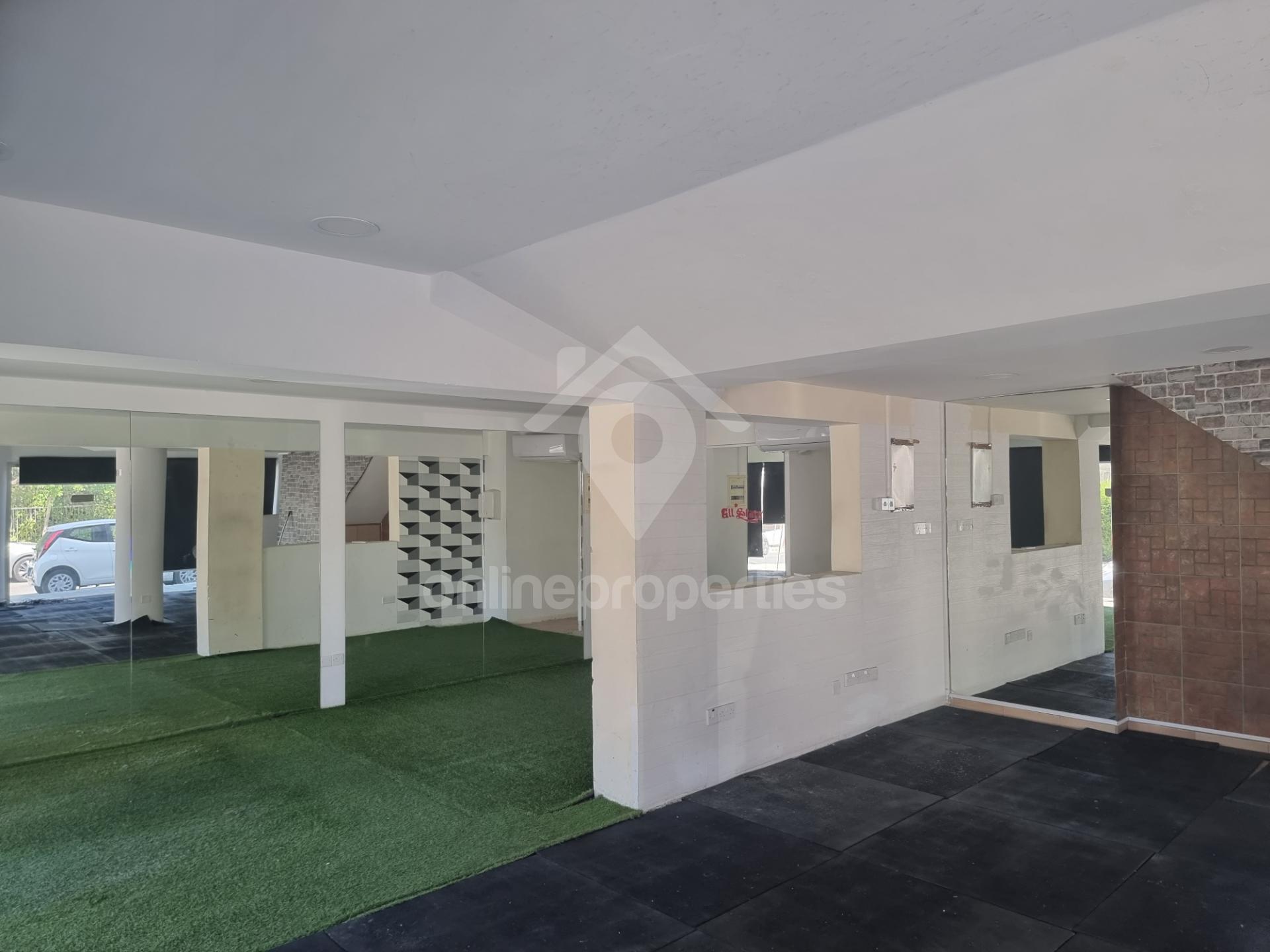 To change image, hover mouse over thumbnails below