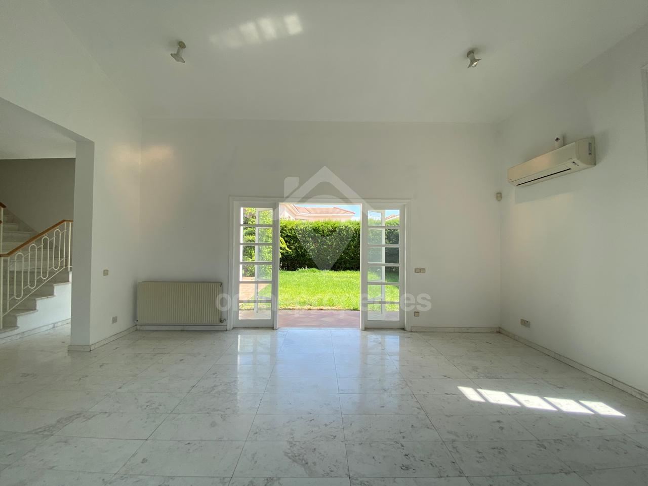 To change image, hover mouse over thumbnails below