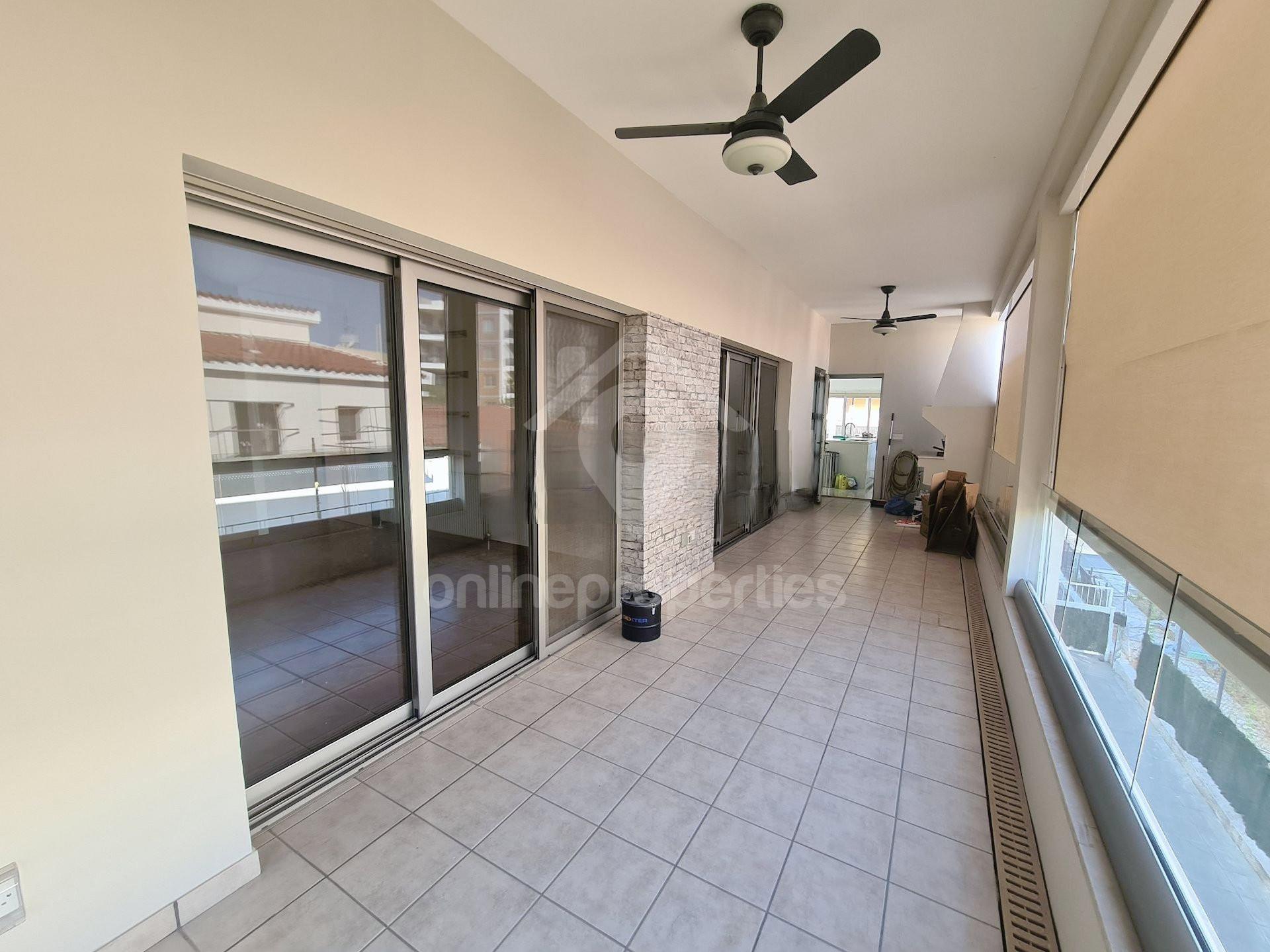 To change image, hover mouse over thumbnails below