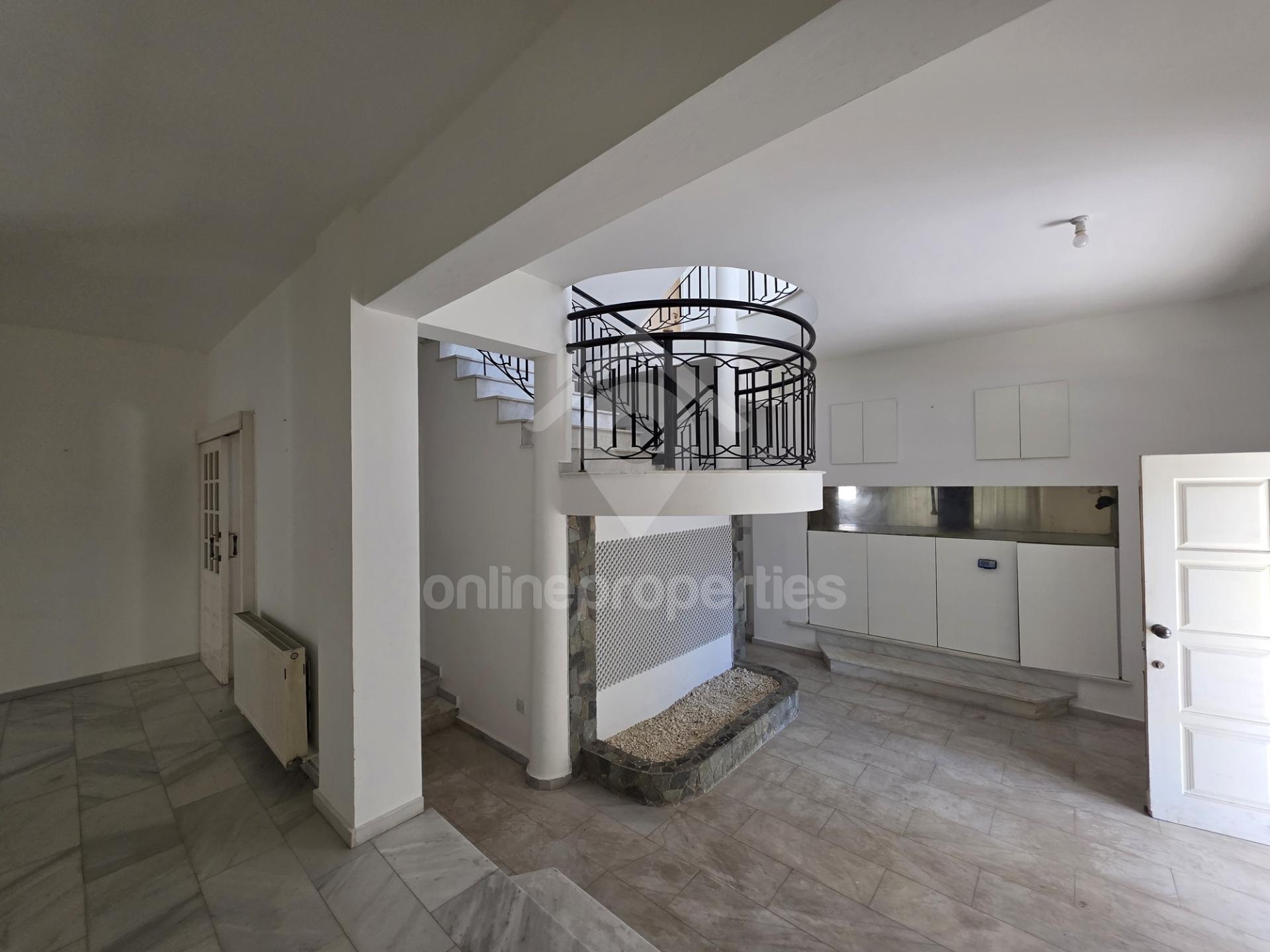 To change image, hover mouse over thumbnails below