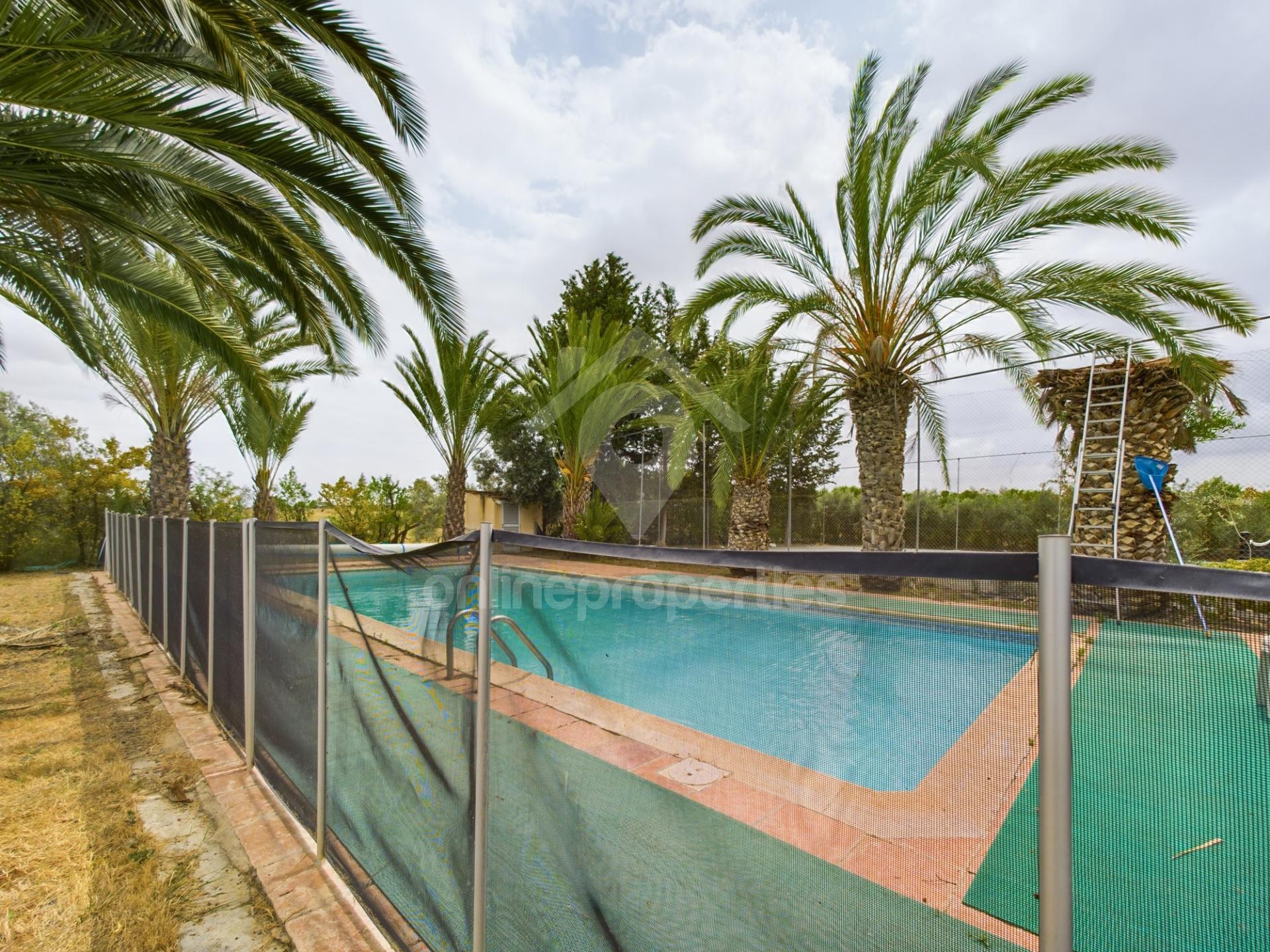 To change image, hover mouse over thumbnails below