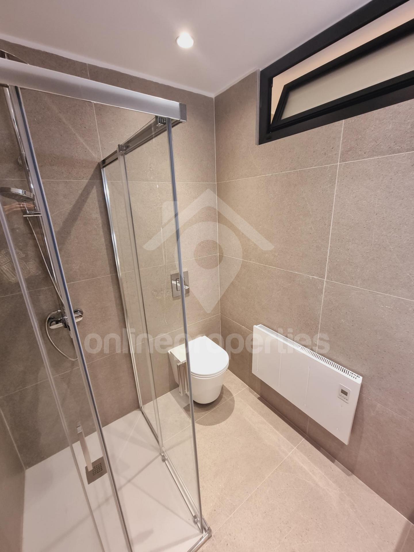 To change image, hover mouse over thumbnails below