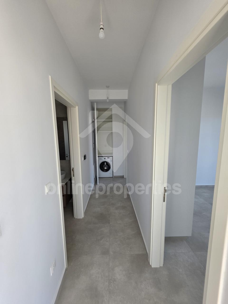 To change image, hover mouse over thumbnails below