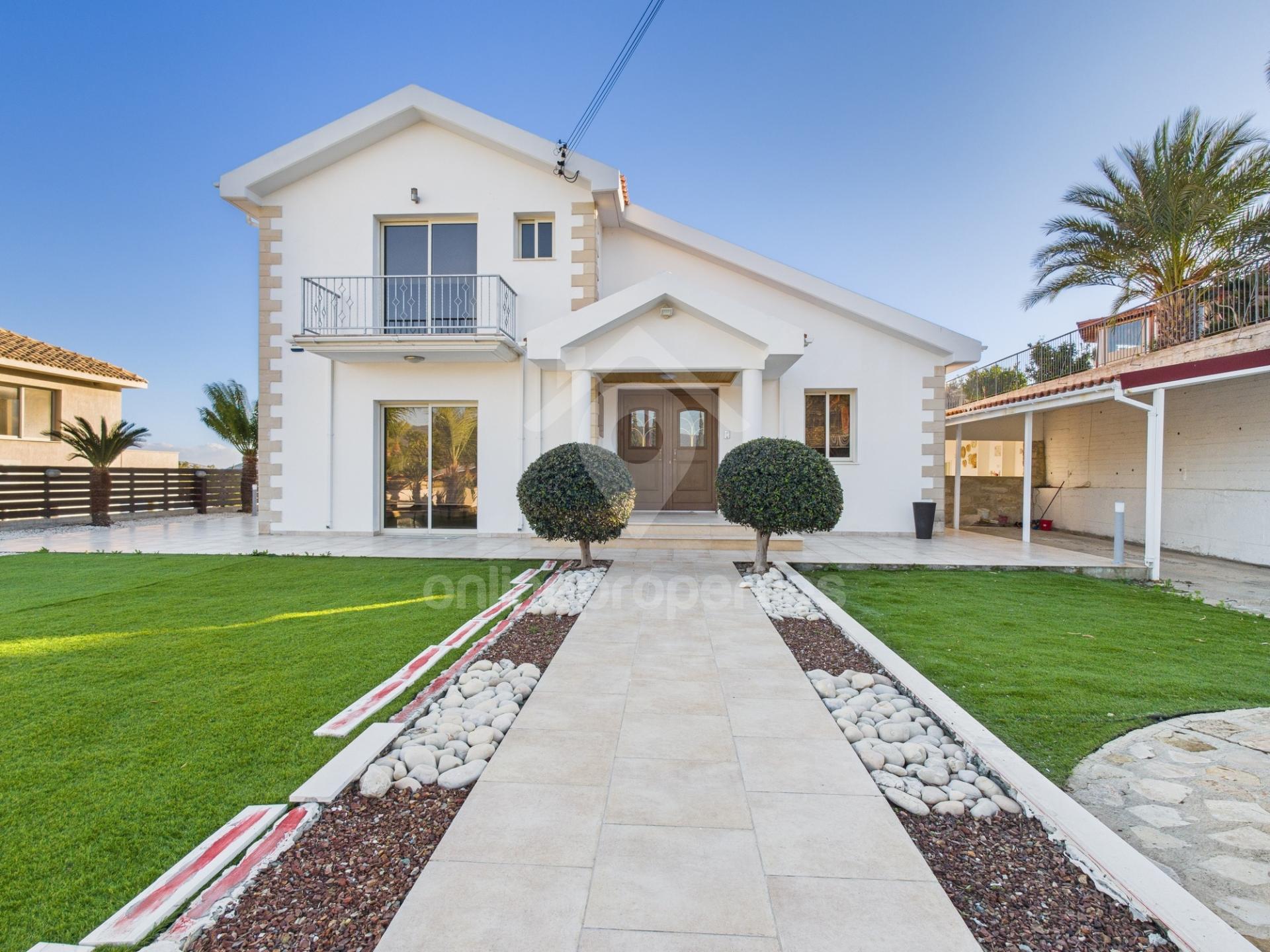 Peaceful retreat with private pool and BBQ