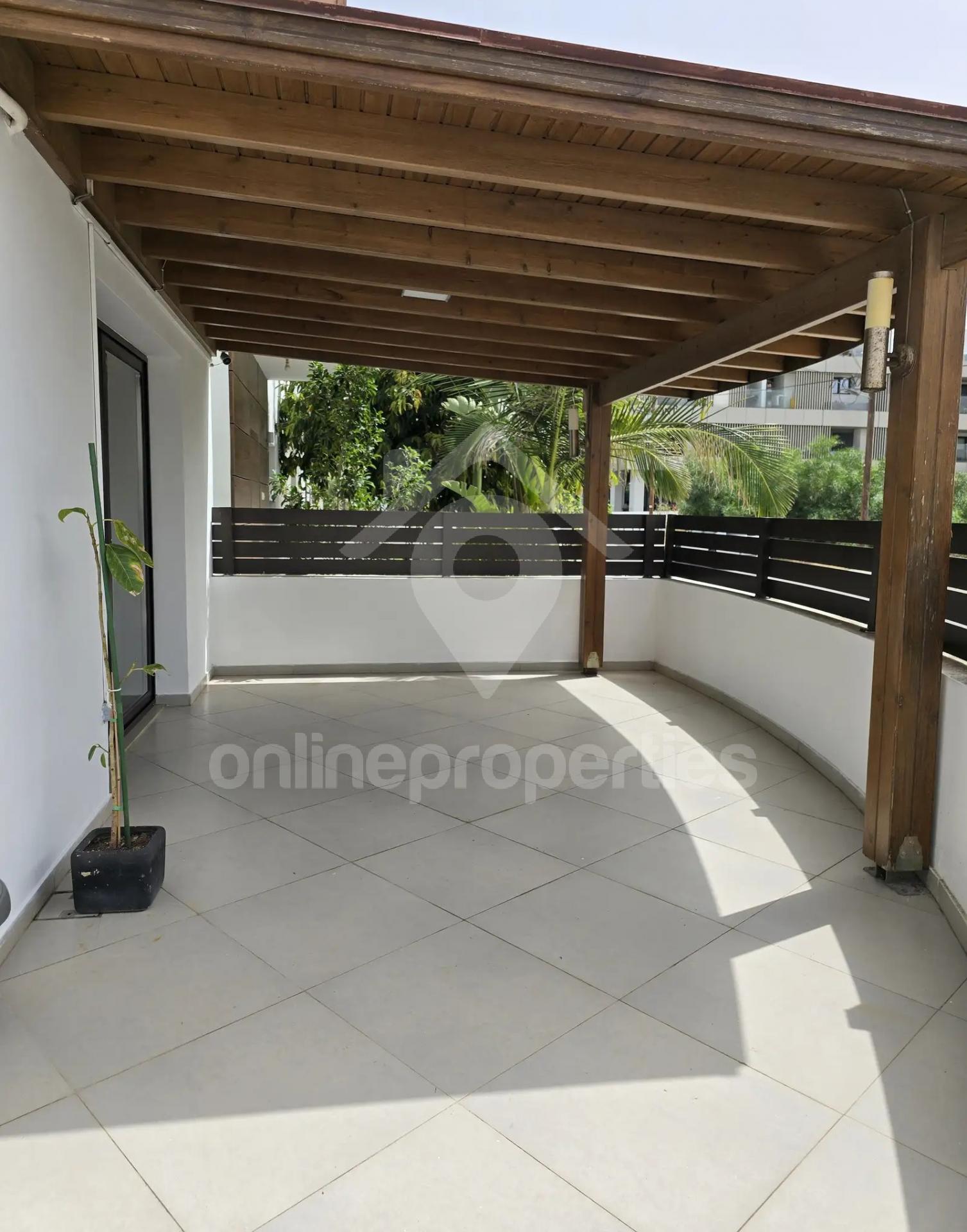 To change image, hover mouse over thumbnails below