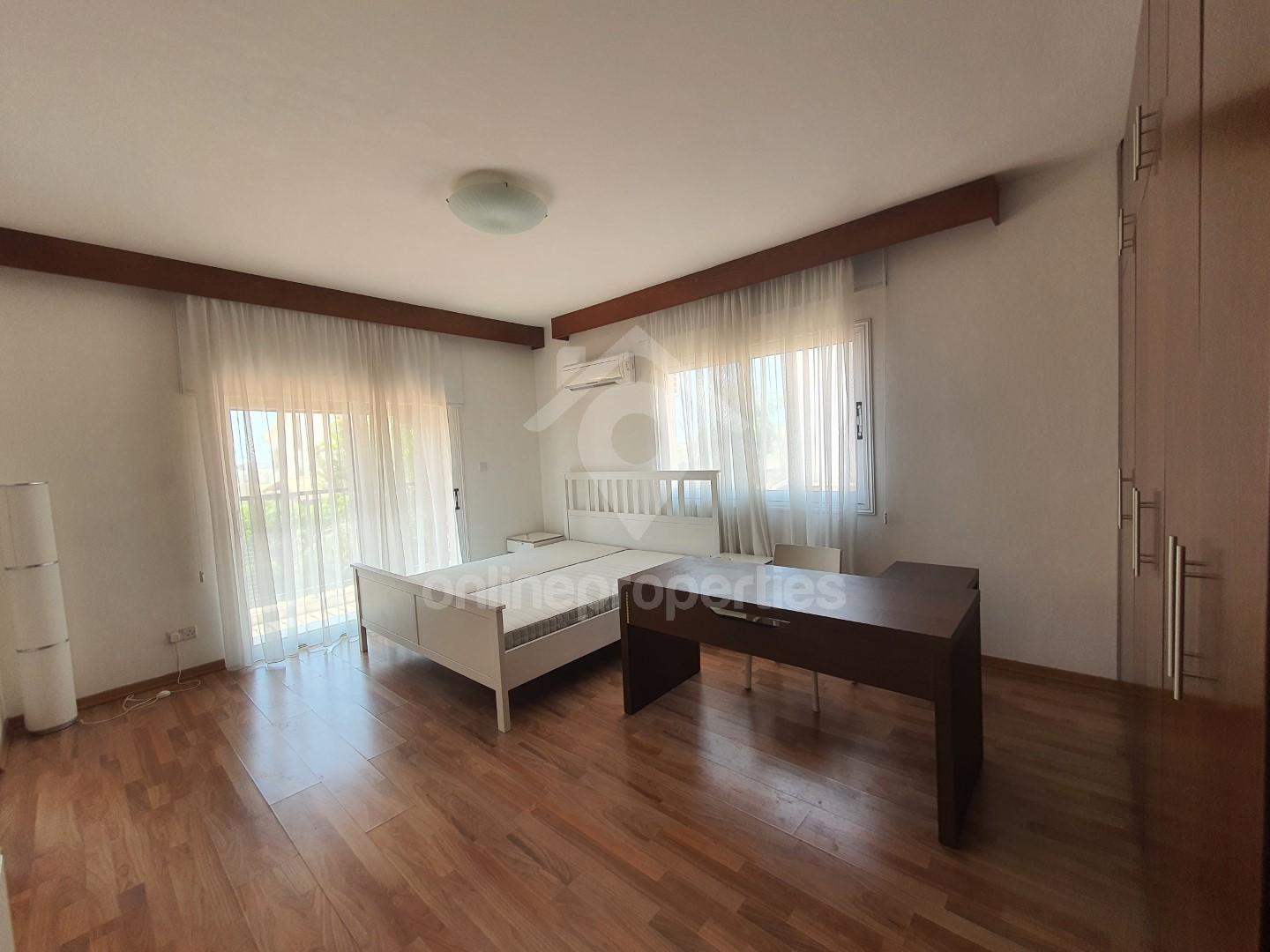 To change image, hover mouse over thumbnails below