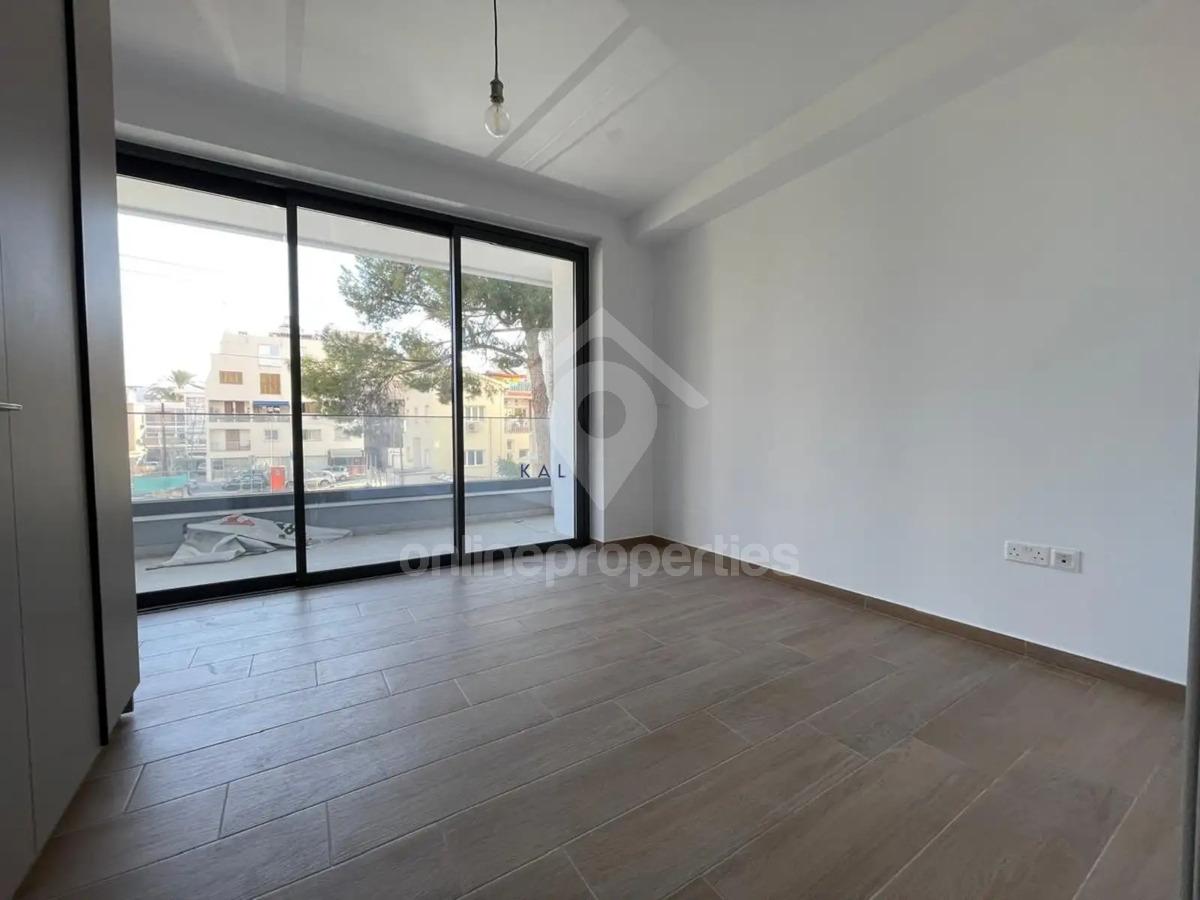 To change image, hover mouse over thumbnails below