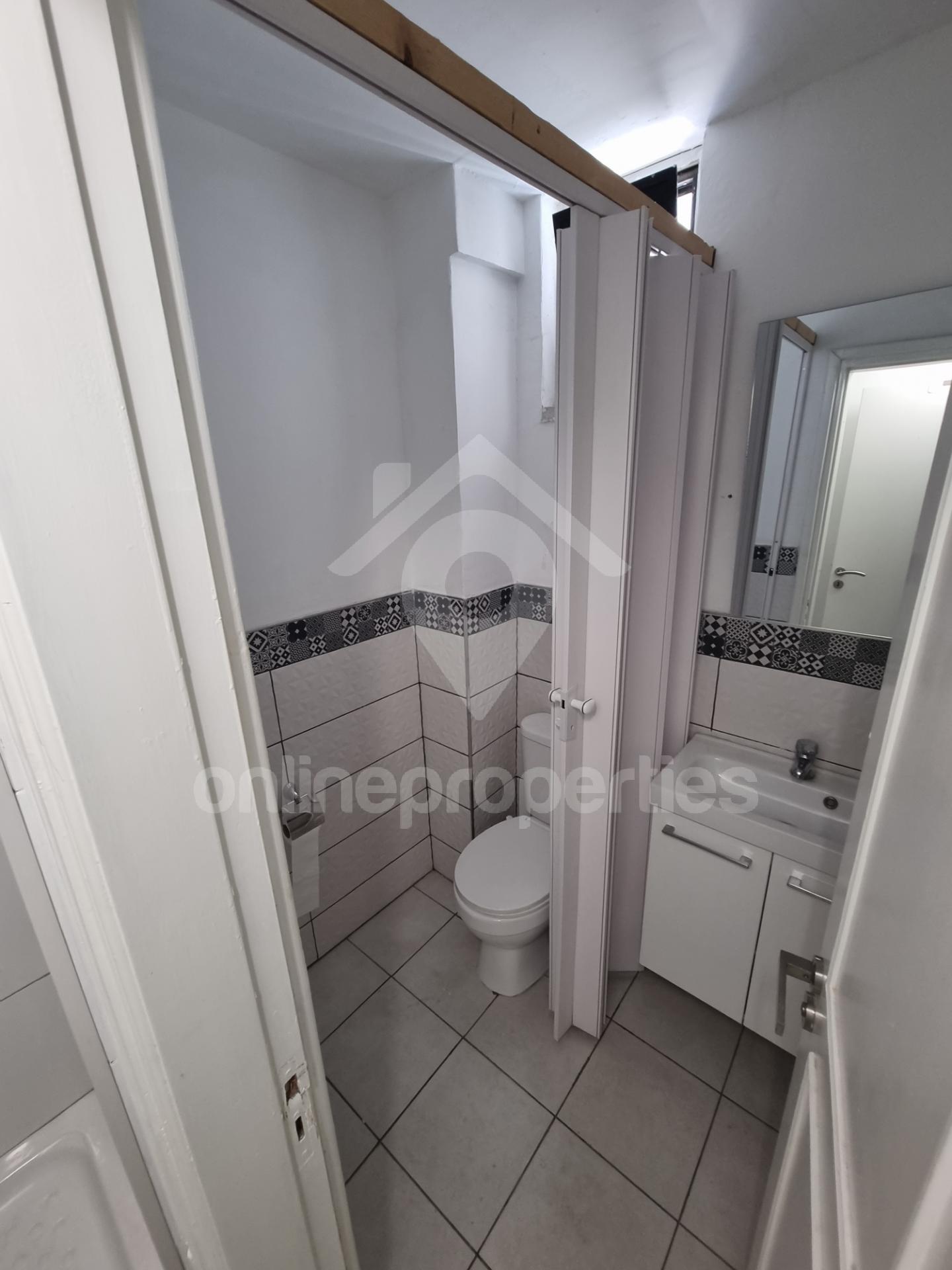 To change image, hover mouse over thumbnails below