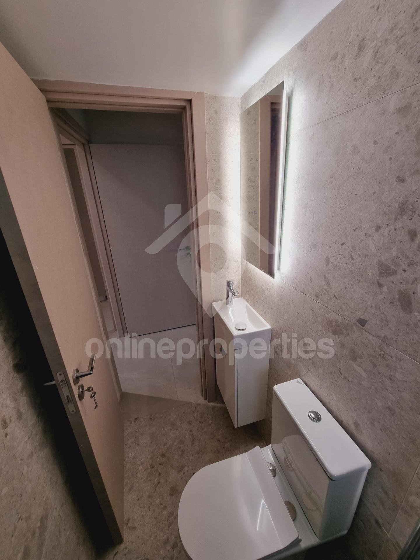 To change image, hover mouse over thumbnails below