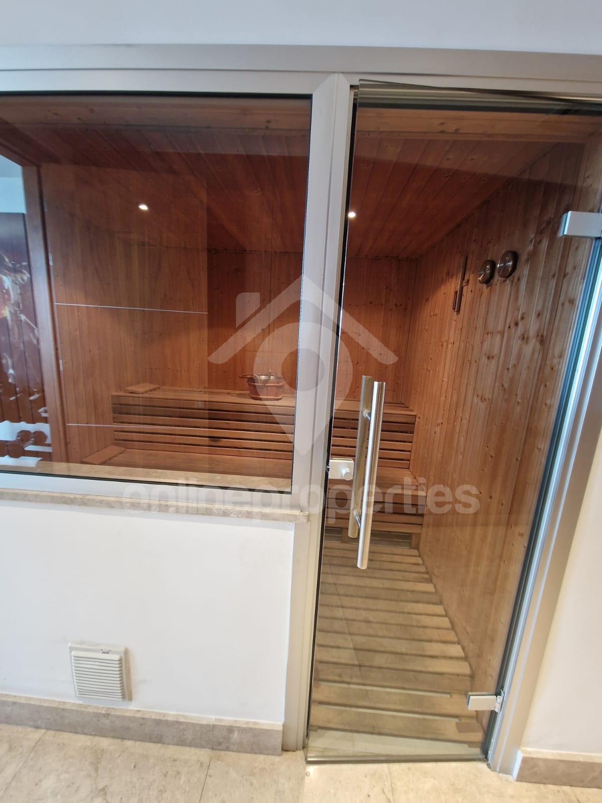 To change image, hover mouse over thumbnails below