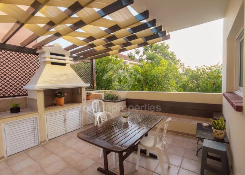 To change image, hover mouse over thumbnails below